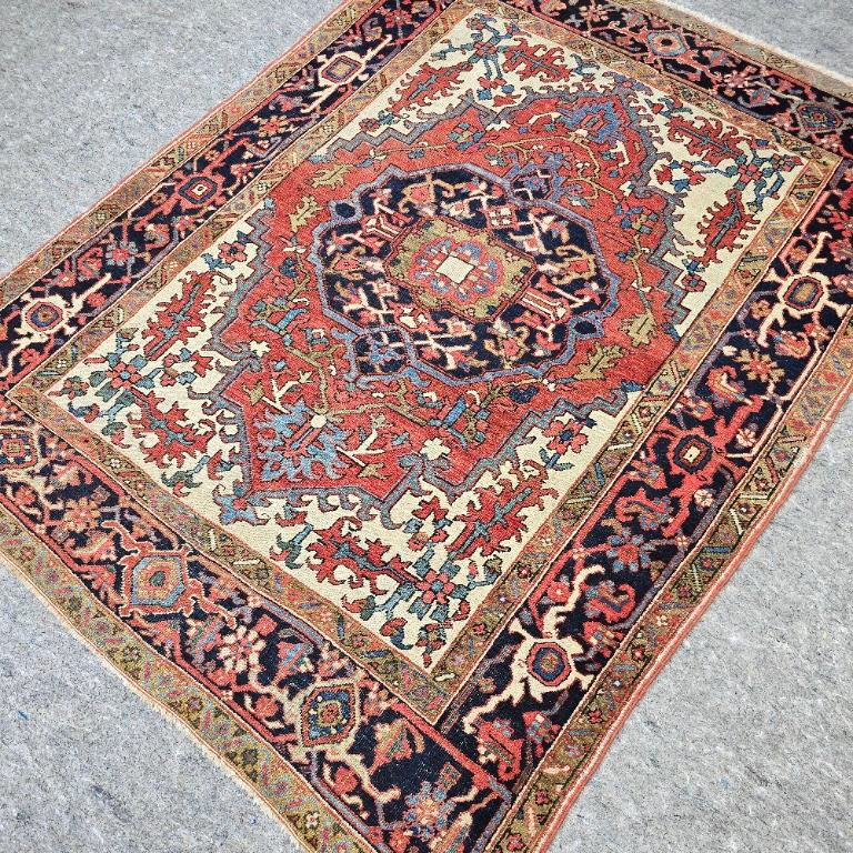Äußerst seltener Baby-Serapi-Teppich aus dem 19. Jahrhundert (Collector Piece) im Zustand „Hervorragend“ im Angebot in Los Angeles, CA