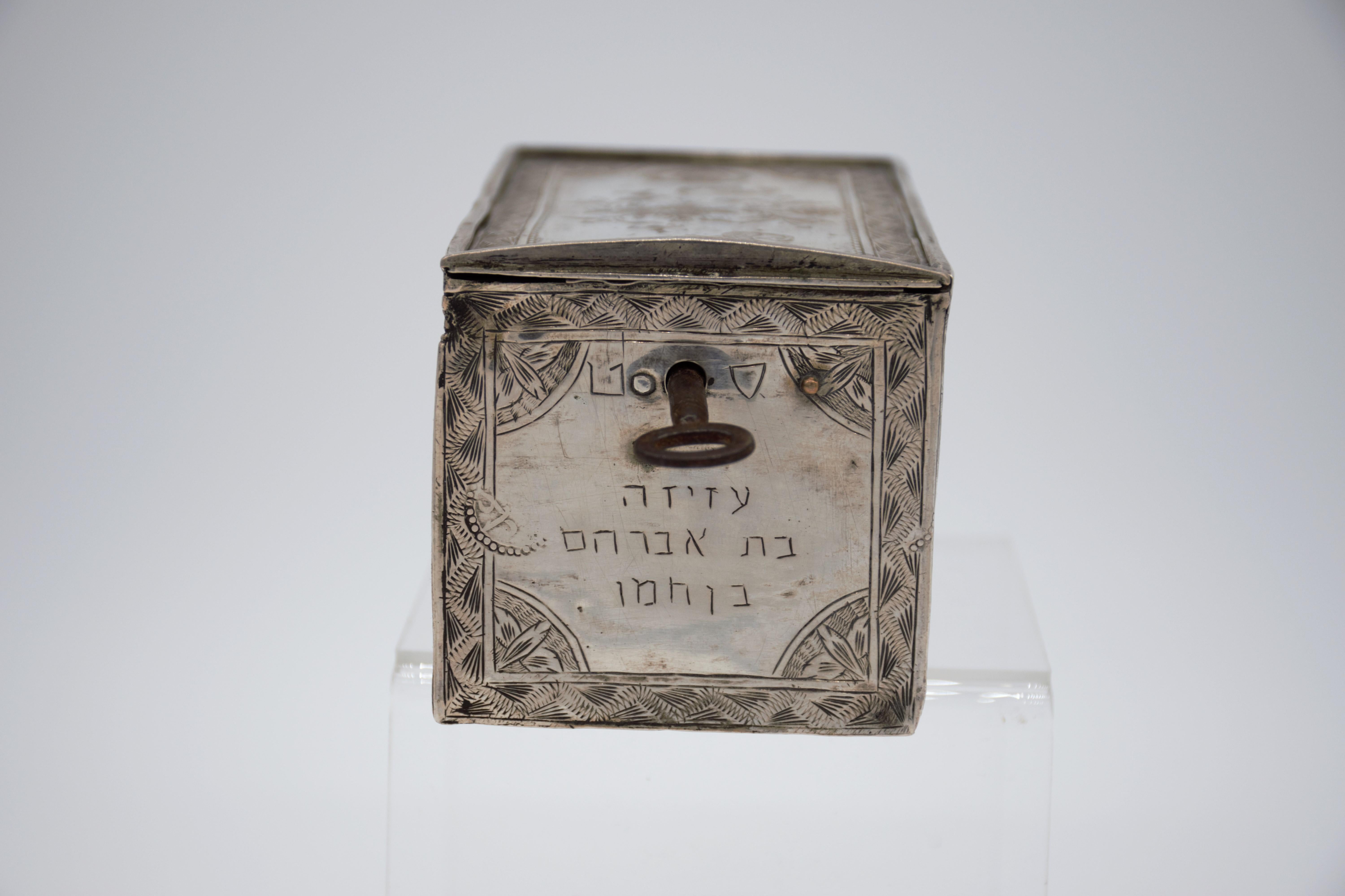 extremely rare Algerian Judaica silver, jewish Dowry box early 19th century In Good Condition For Sale In Tel Aviv - Jaffa, IL