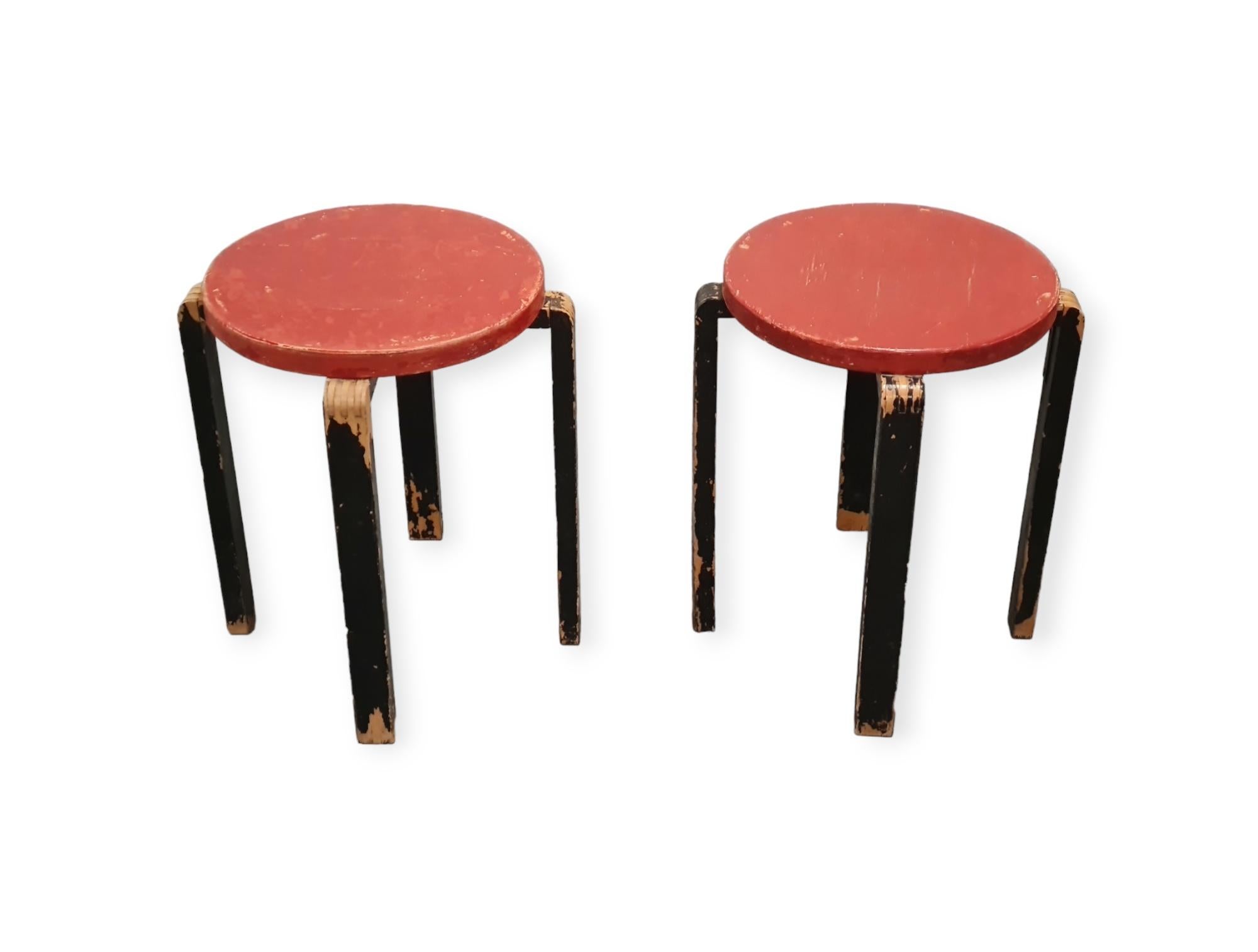 Scandinave moderne Tabourets Alvar Aalto extrêmement rares E60 version en temps de guerre, Artek, années 1940 en vente