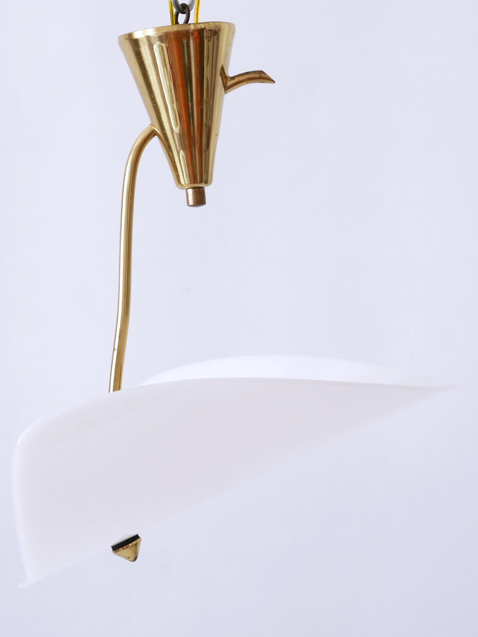 Exceptional and elegant Mid-Century Modern lucite and brass ceiling lamp / pendant light. Designed and manufactured probably in Germany, 1960s.

Executed in white lucite and brass, the ceiling light or pendant lamp has 1 x E27 / E26 Edison screw fit