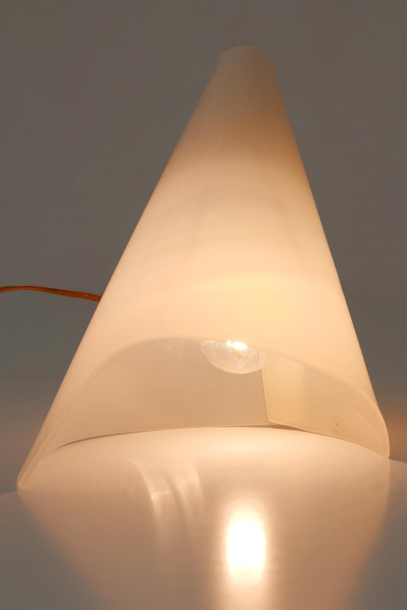 Lampe de table en lucite extrêmement rare et charmante, mi-siècle moderne, Suède, années 1960 en vente 3