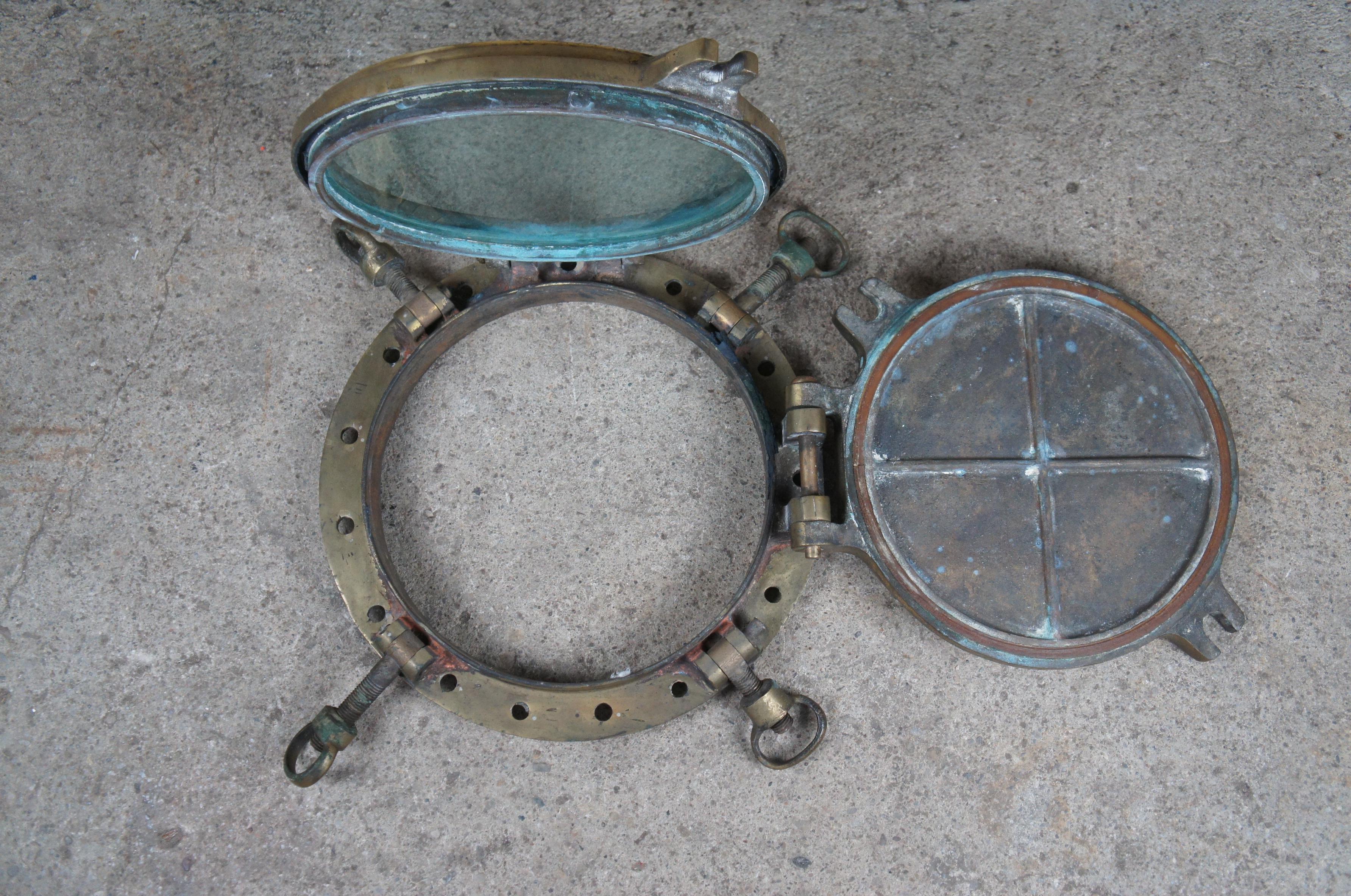 Fenêtre de hublot de navire en laiton massif antique extrêmement rare Bon état à Dayton, OH