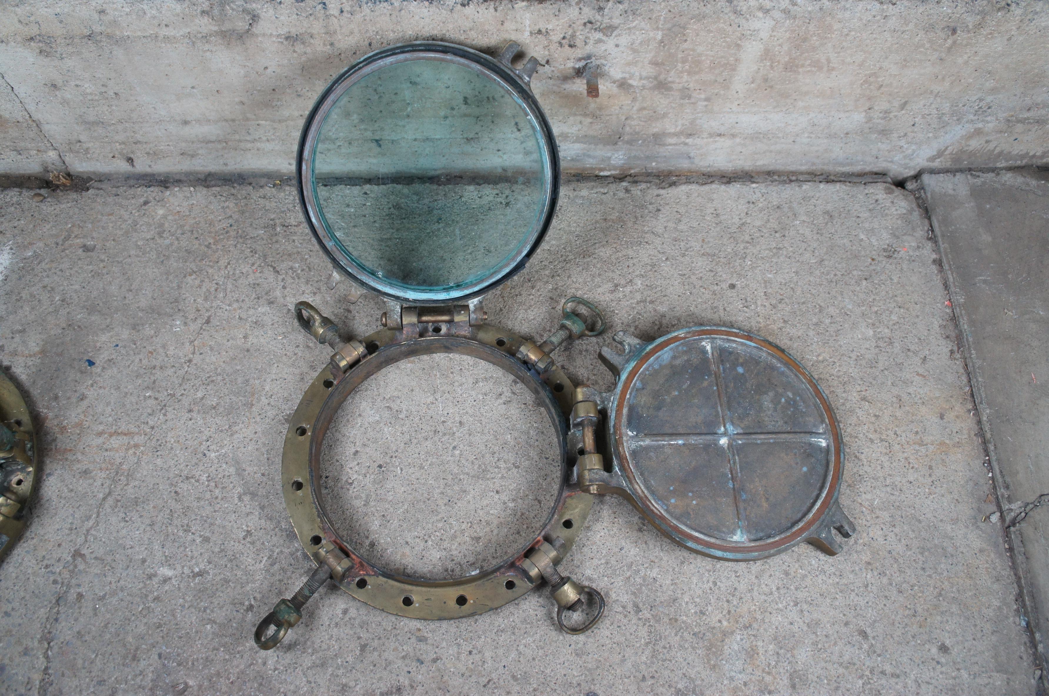 20ième siècle Fenêtre de hublot de navire en laiton massif antique extrêmement rare
