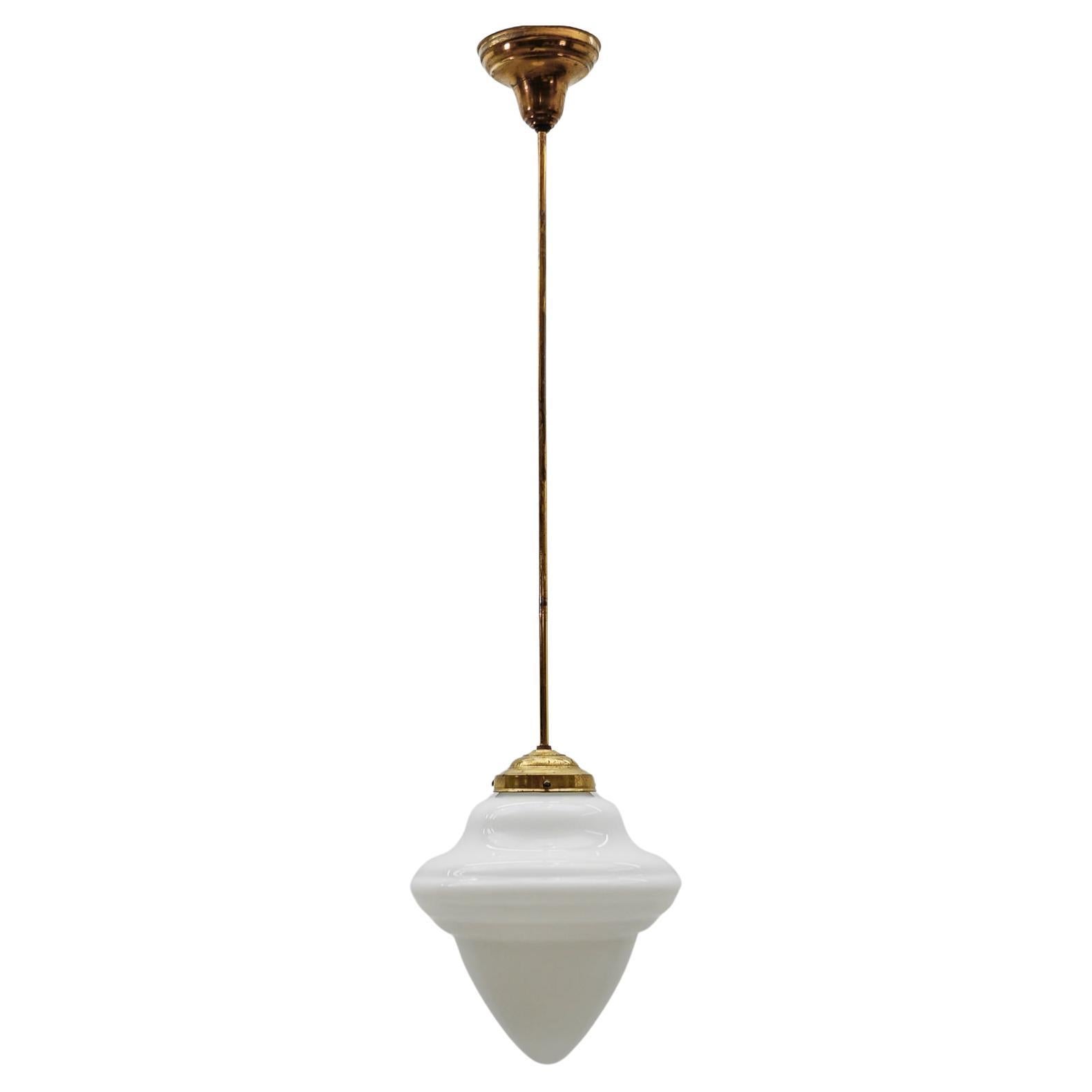 Rarissima lampada Art Deco a gradini in vetro lattimo e ottone, anni '30, Germania