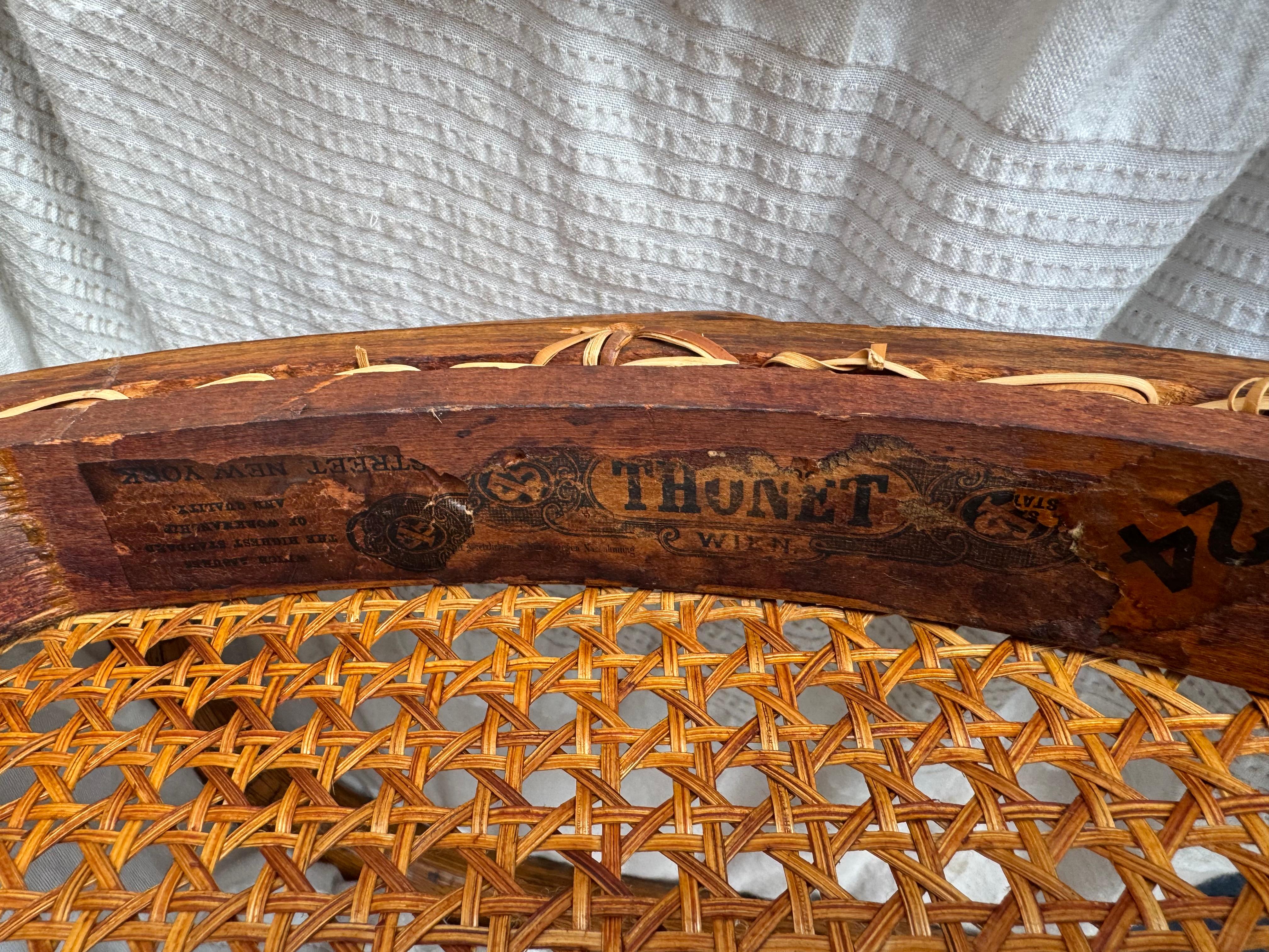 Äußerst seltene Bugholzhocker #18.5 von Michael Thonet, Wien 1920er Jahre im Angebot 4