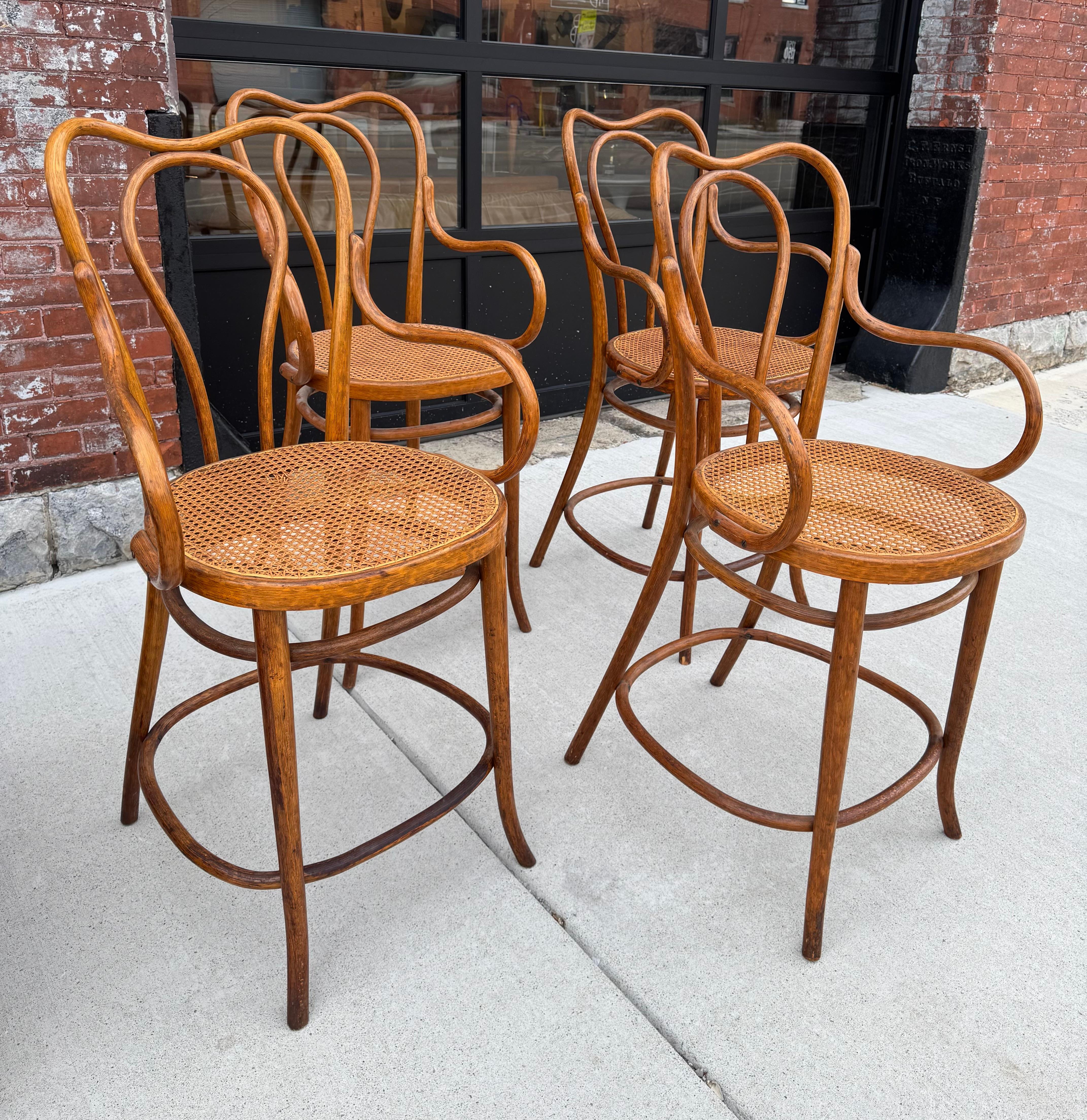 Äußerst seltene Bugholzhocker #18.5 von Michael Thonet, Wien 1920er Jahre (Jugendstil) im Angebot