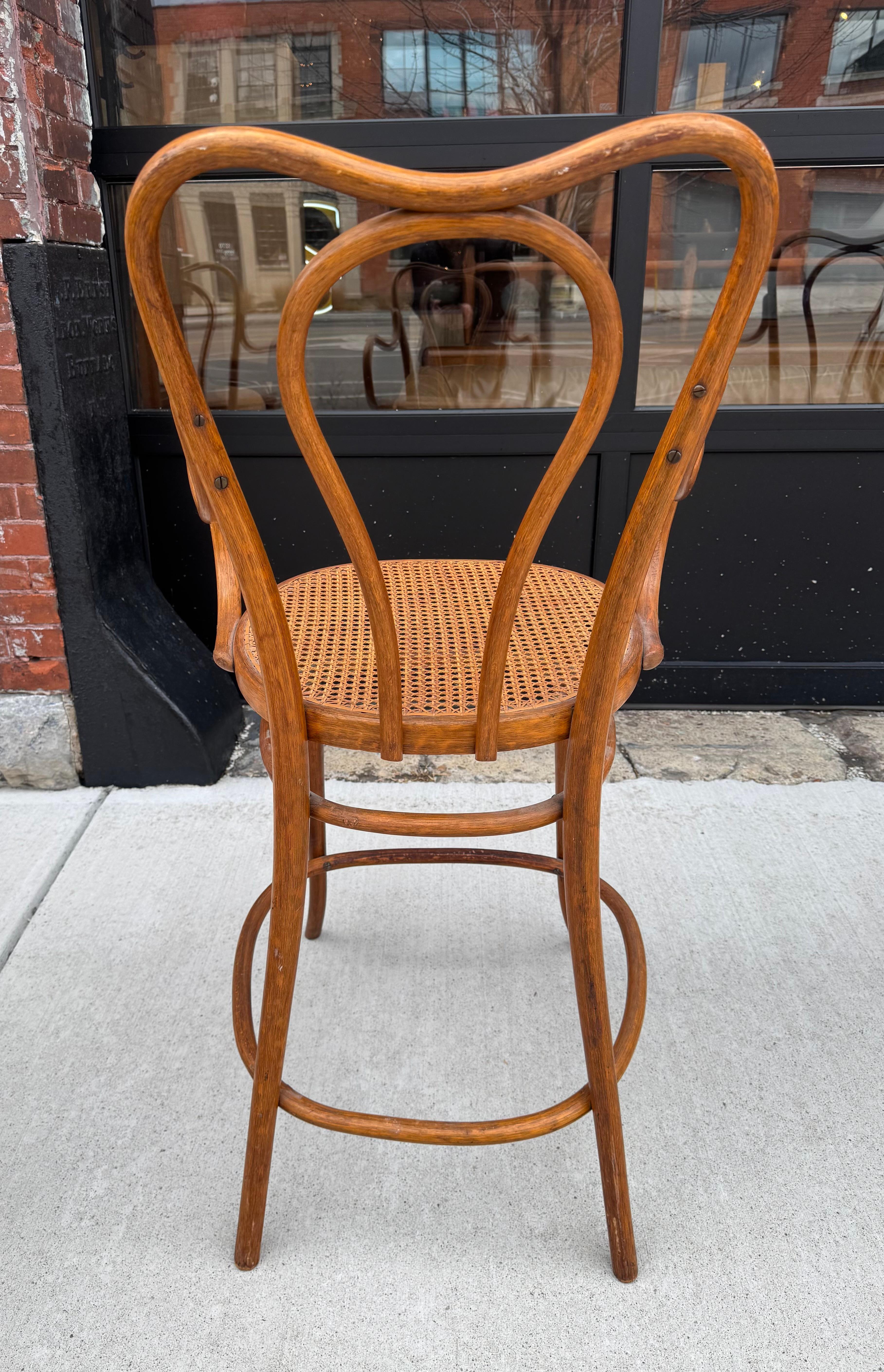 Äußerst seltene Bugholzhocker #18.5 von Michael Thonet, Wien 1920er Jahre im Zustand „Gut“ im Angebot in Buffalo, NY