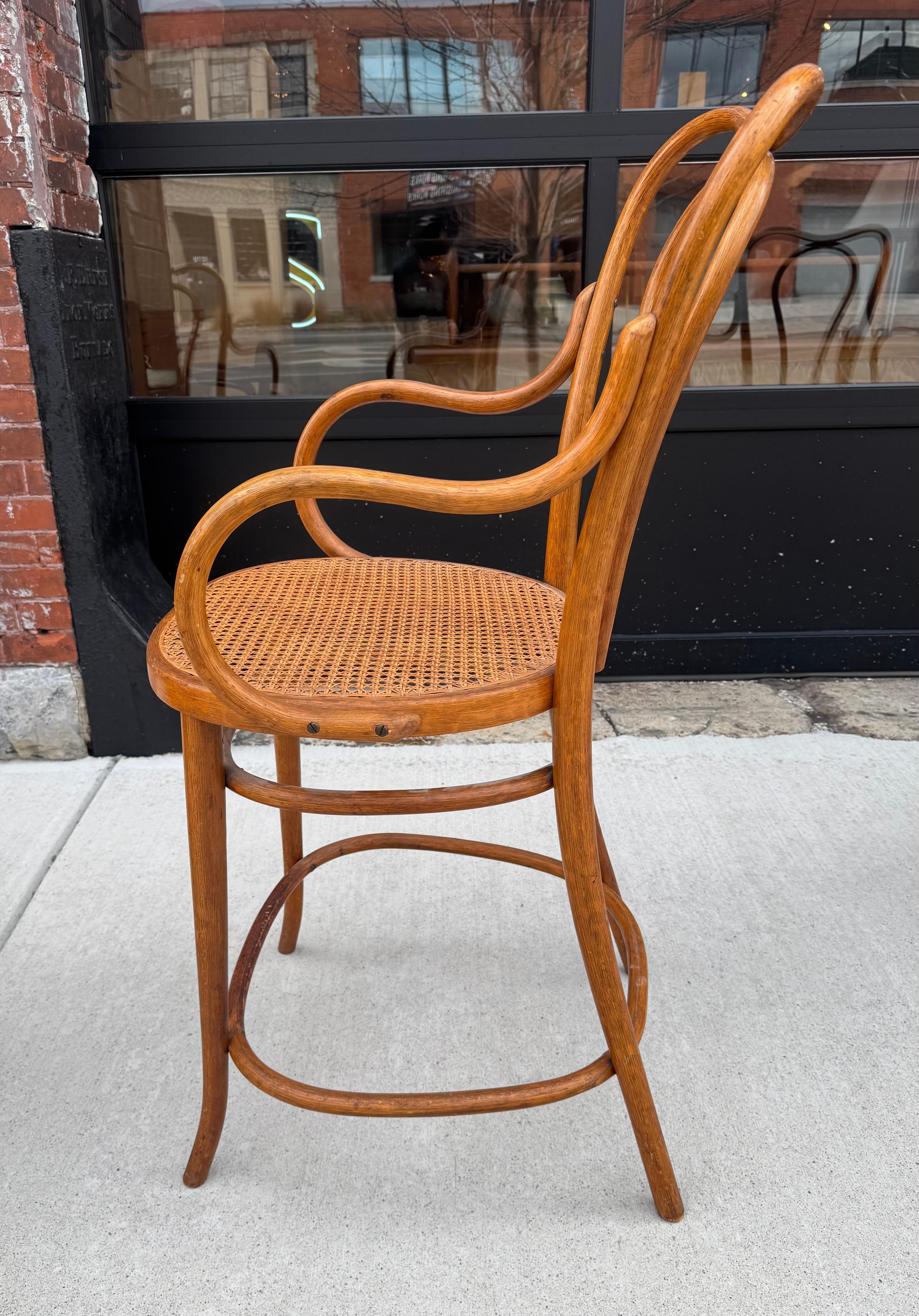 Äußerst seltene Bugholzhocker #18.5 von Michael Thonet, Wien 1920er Jahre (Frühes 20. Jahrhundert) im Angebot