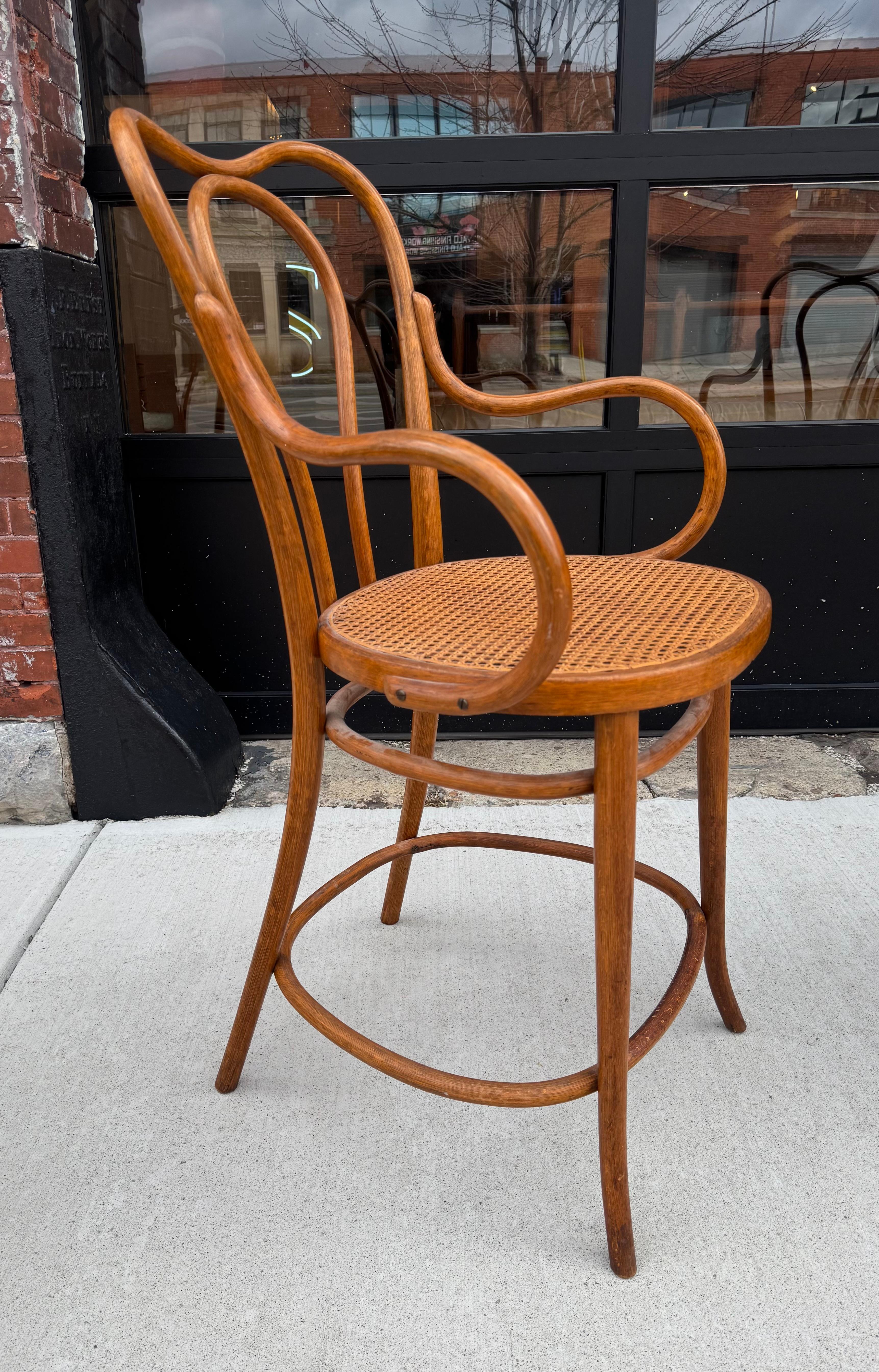 Äußerst seltene Bugholzhocker #18.5 von Michael Thonet, Wien 1920er Jahre (Gehstock) im Angebot