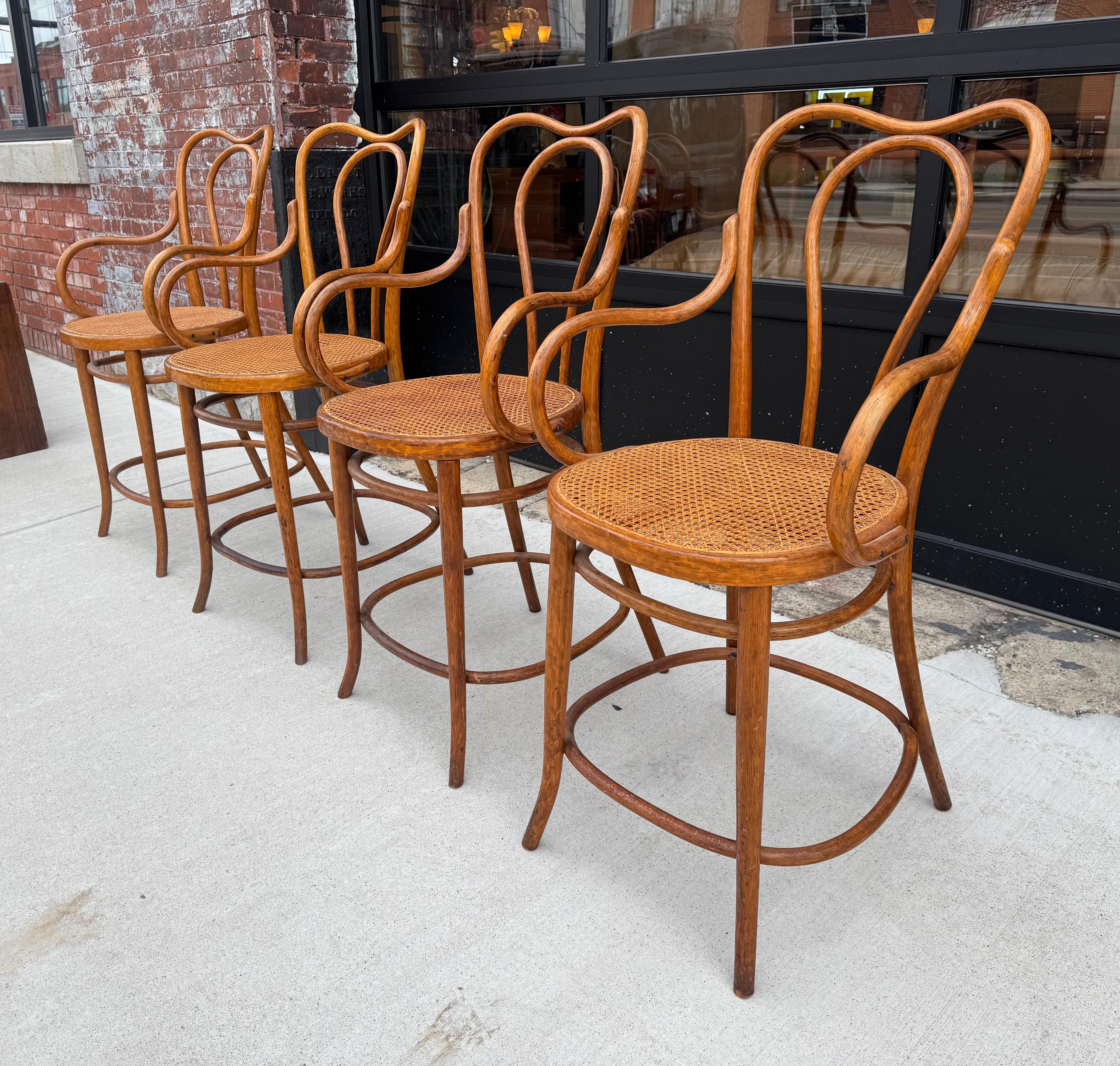 Äußerst seltene Bugholzhocker #18.5 von Michael Thonet, Wien 1920er Jahre im Angebot 1