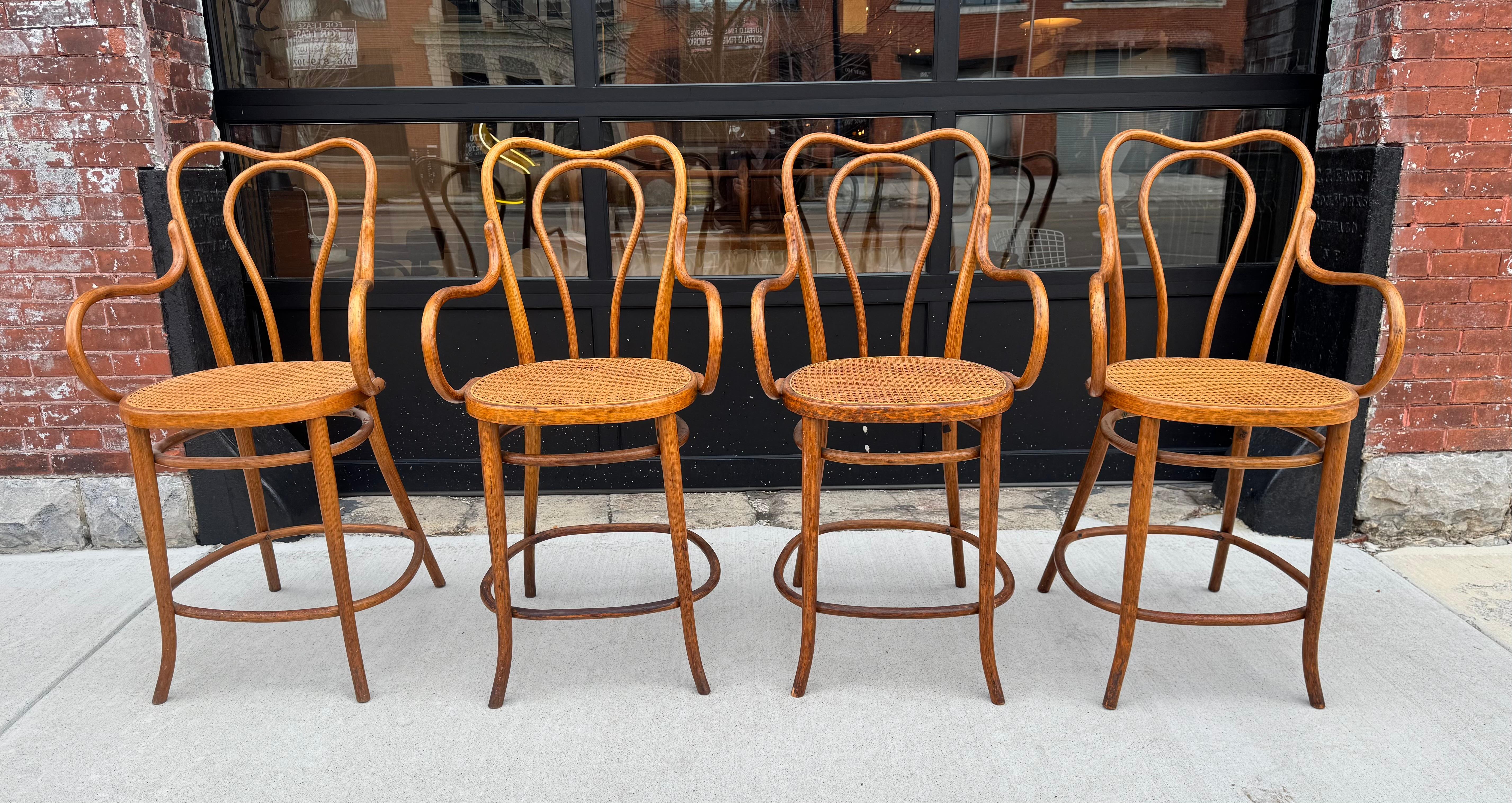 Äußerst seltene Bugholzhocker #18.5 von Michael Thonet, Wien 1920er Jahre im Angebot 2