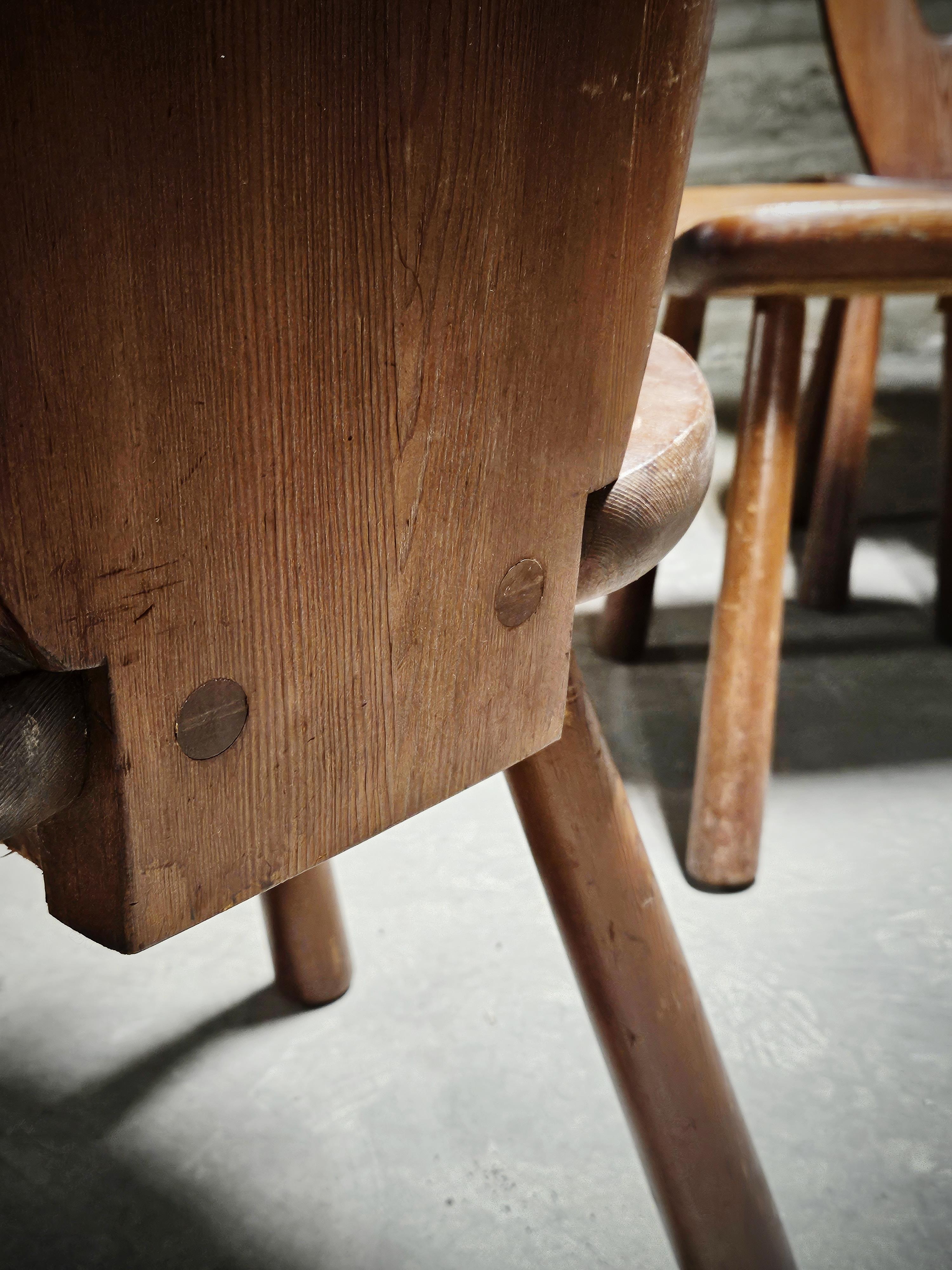 Extremely rare Bo Fjaestad pine chairs, Arvika Konsthantverk, Sweden, 1930s In Good Condition For Sale In Eskilstuna, SE