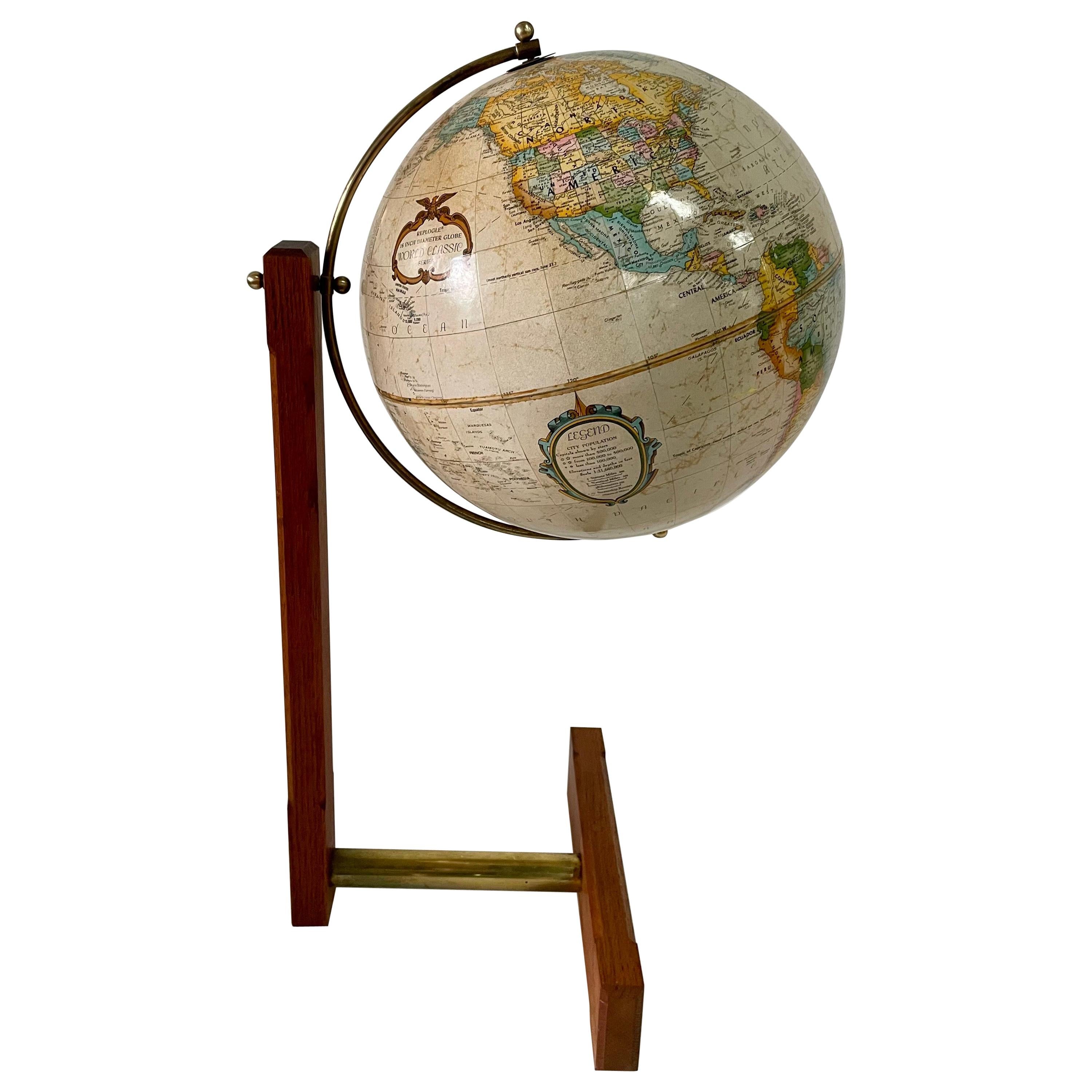 Globe mondial en teck et laiton de style en porte-à-faux extrêmement rare