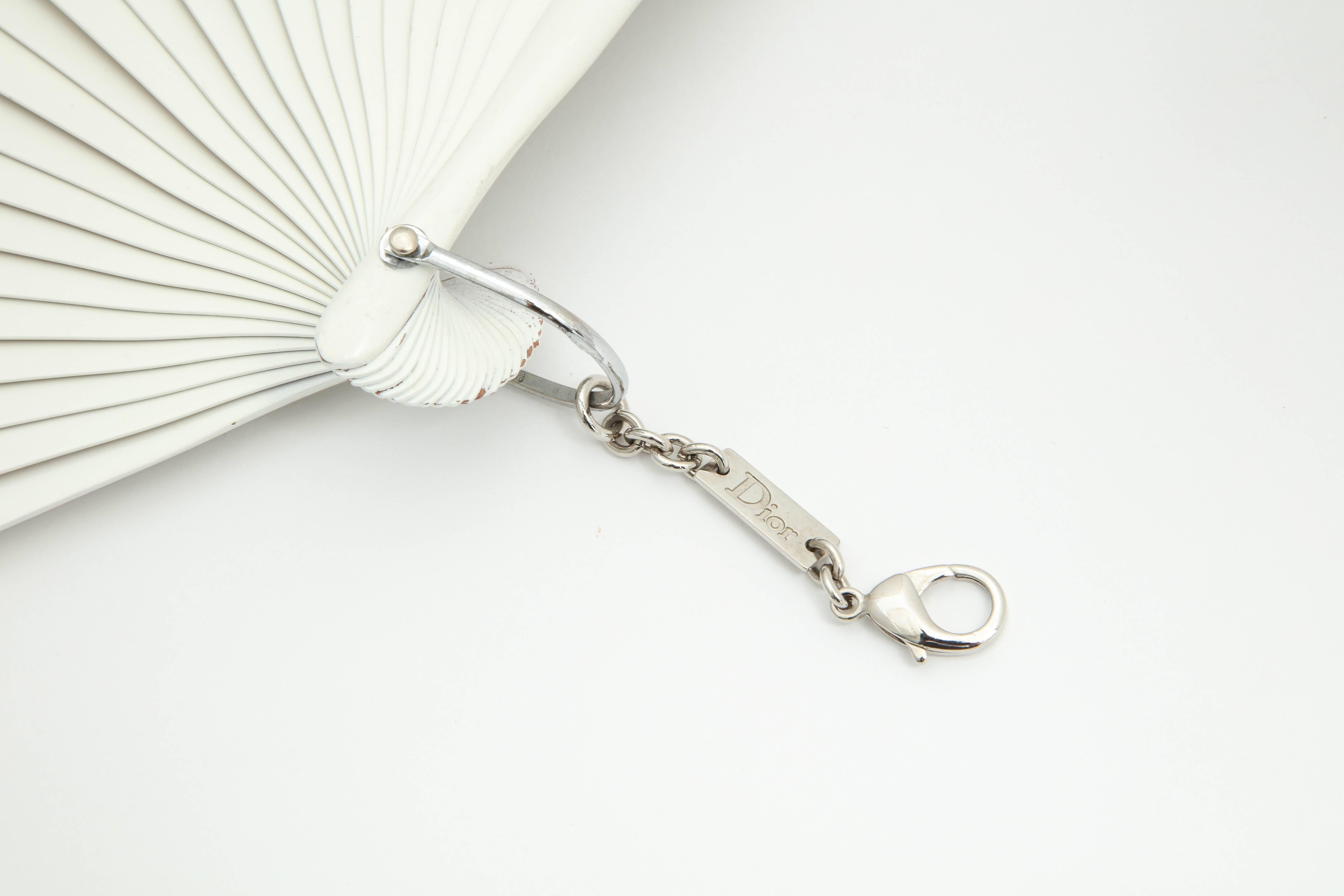 Rarísimo Abanico con Logotipo Trotter Christian Dior by John Galliano No.1 Gris en venta