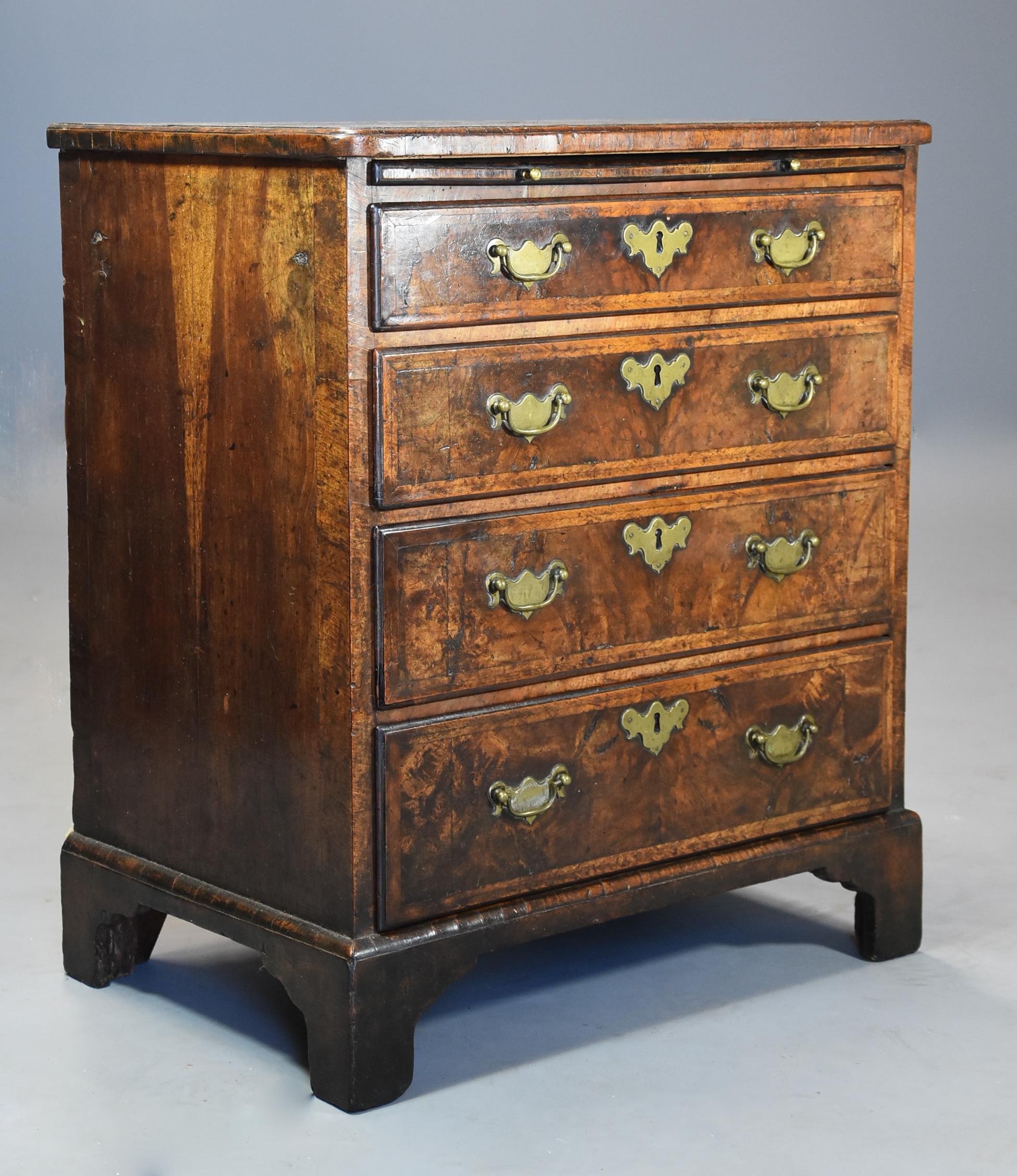 Extremely Rare Early 18th Century Walnut Chest of Drawers in Untouched Condition For Sale 1