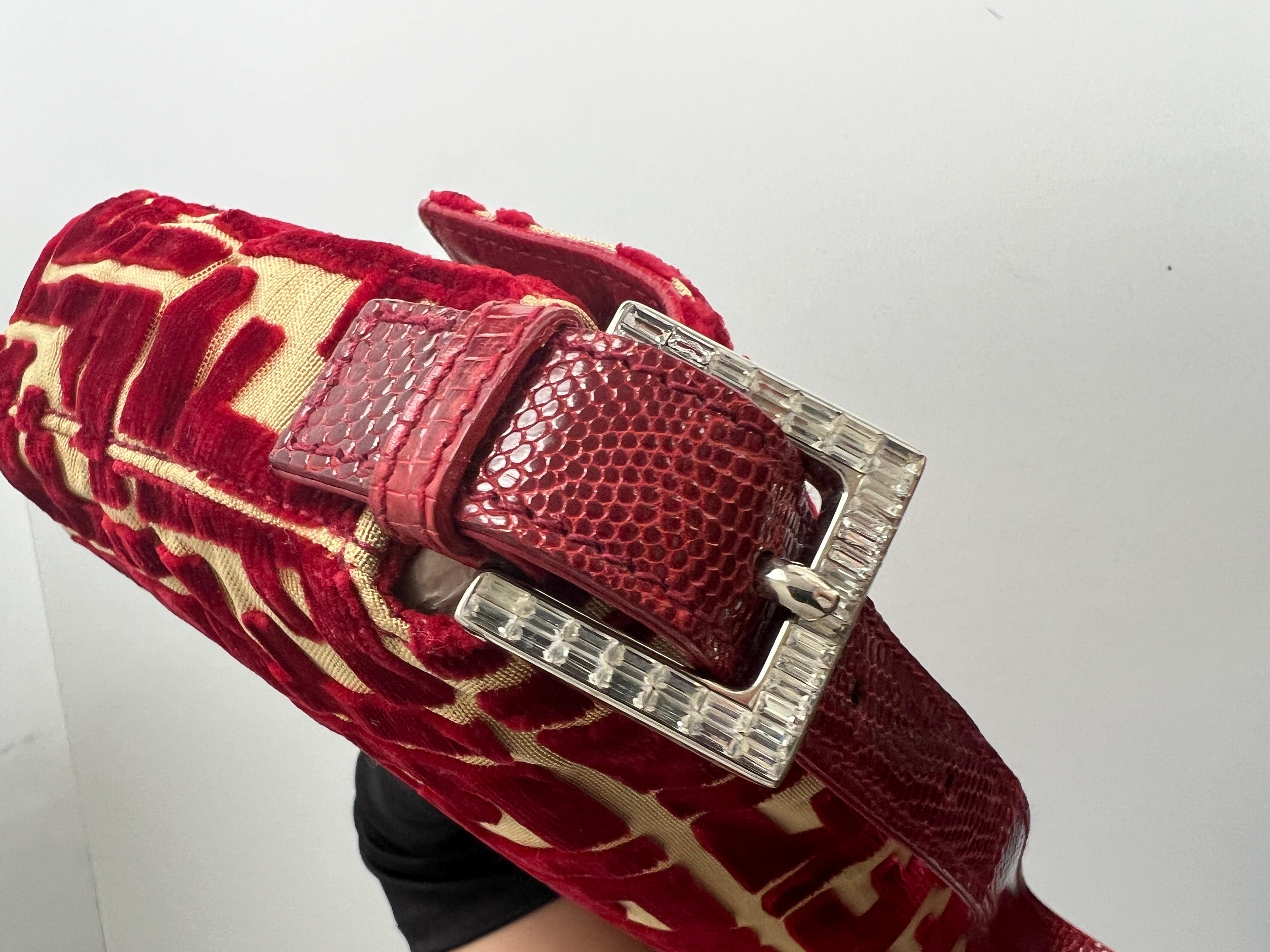 Sac baguette Fendi extrêmement rare en velours rouge de Lisio en vente 5