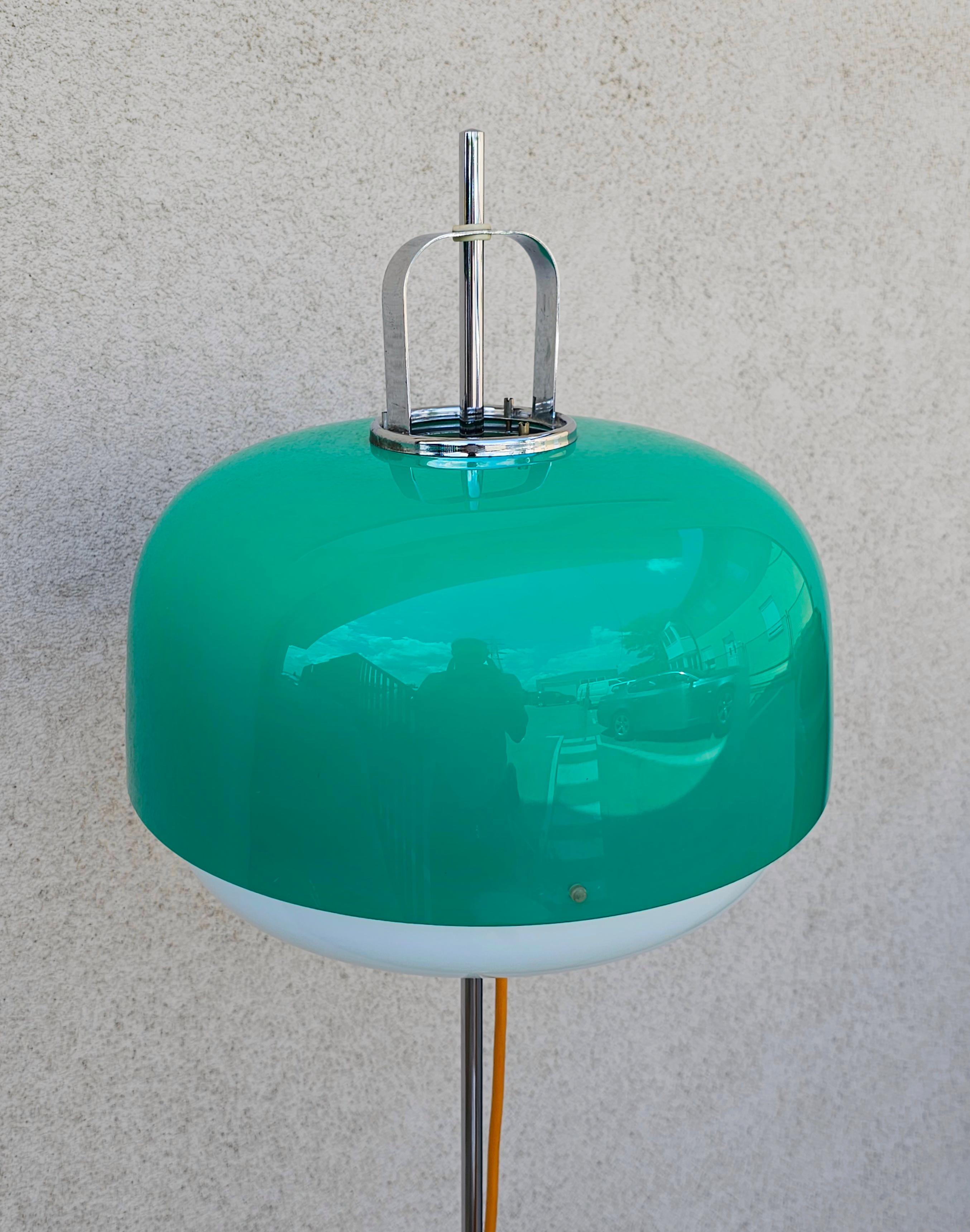 Ère spatiale Lampadaire Medusa en vert extrêmement rare de Luigi Massoni pour Guzzini, 1970 en vente