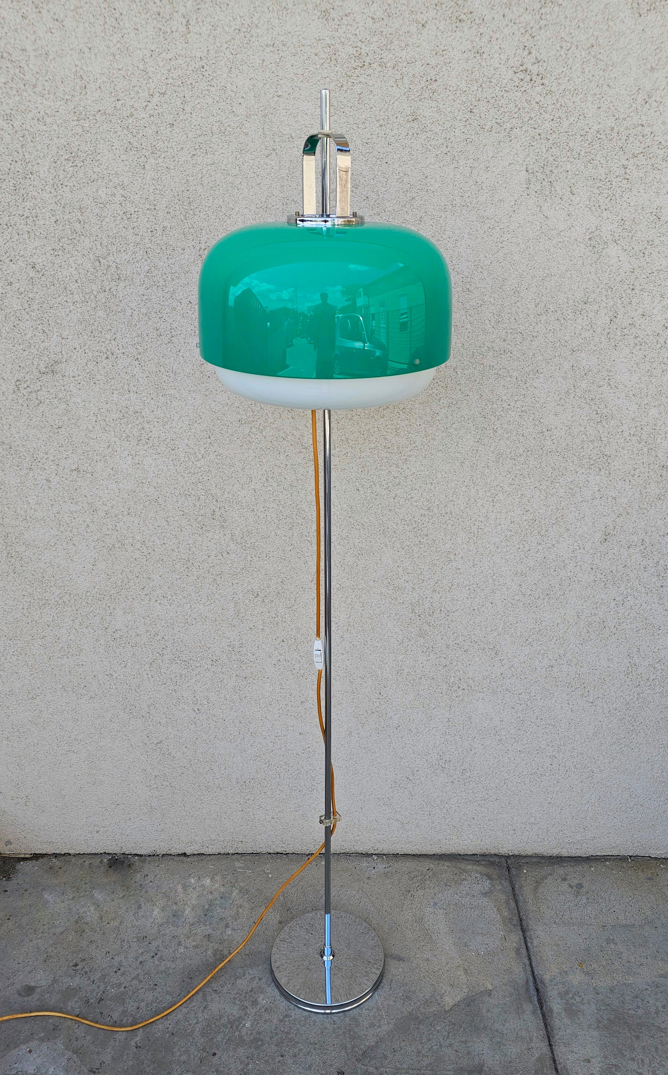 Lampadaire Medusa en vert extrêmement rare de Luigi Massoni pour Guzzini, 1970 Bon état - En vente à Beograd, RS