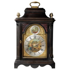 Extrêmement rare horloge George III du 18ème siècle en forme de quart de cercle:: signée