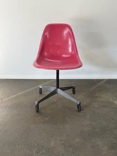 Extremely Rare Herman Miller Eames Fiberglass Chair in Pink
