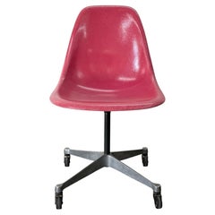 Extremely Rare Herman Miller Eames Fiberglass Chair in Pink