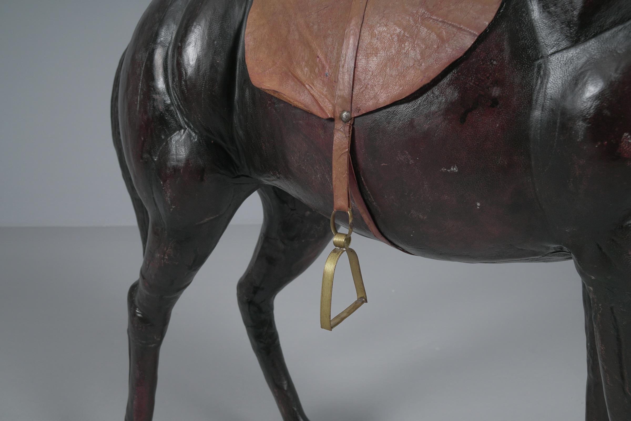 Extrêmement rare, cheval ressemblant à un grand cheval, en cuir, années 1960 en vente 2