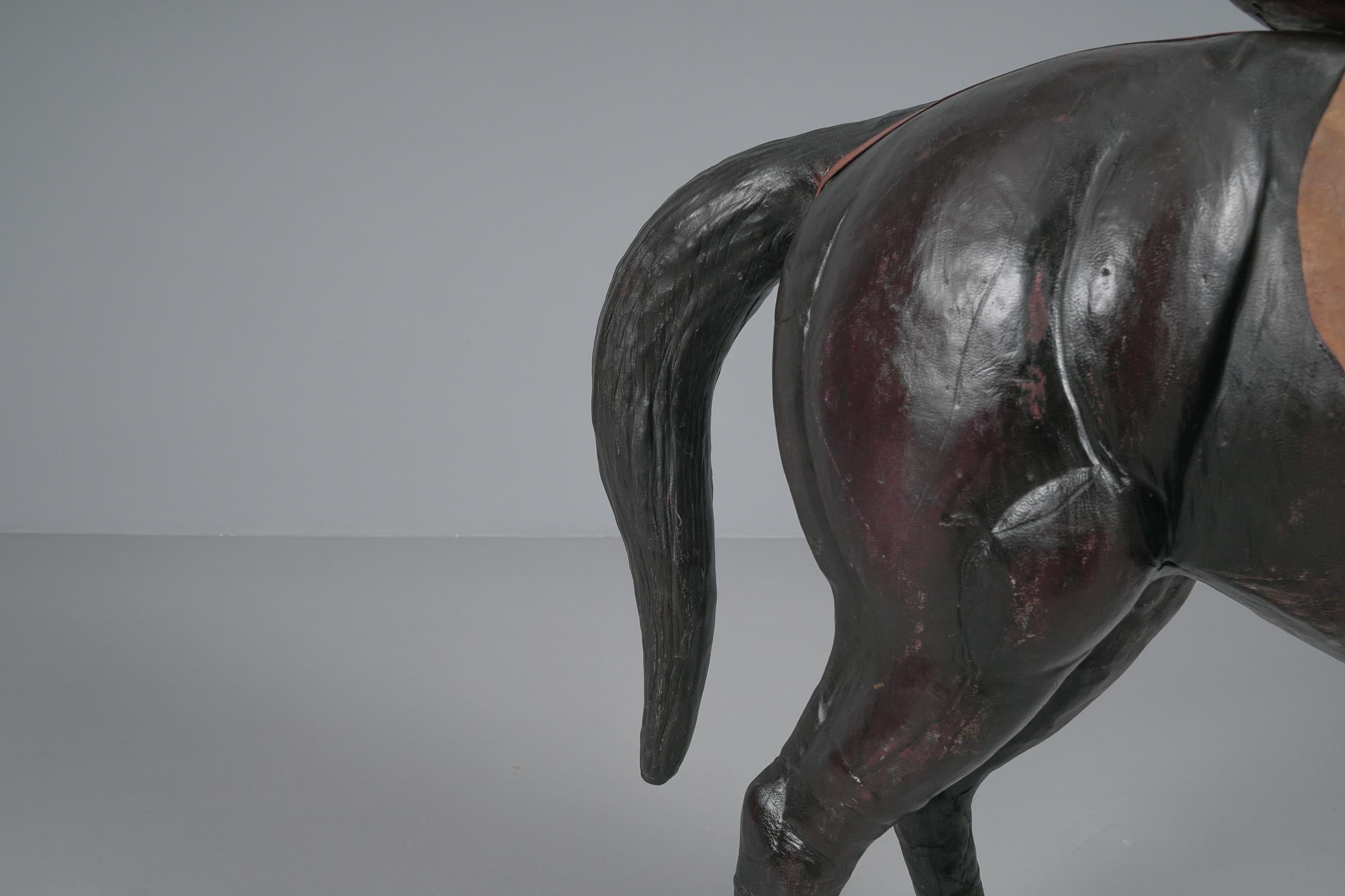 Extrêmement rare, cheval ressemblant à un grand cheval, en cuir, années 1960 en vente 3