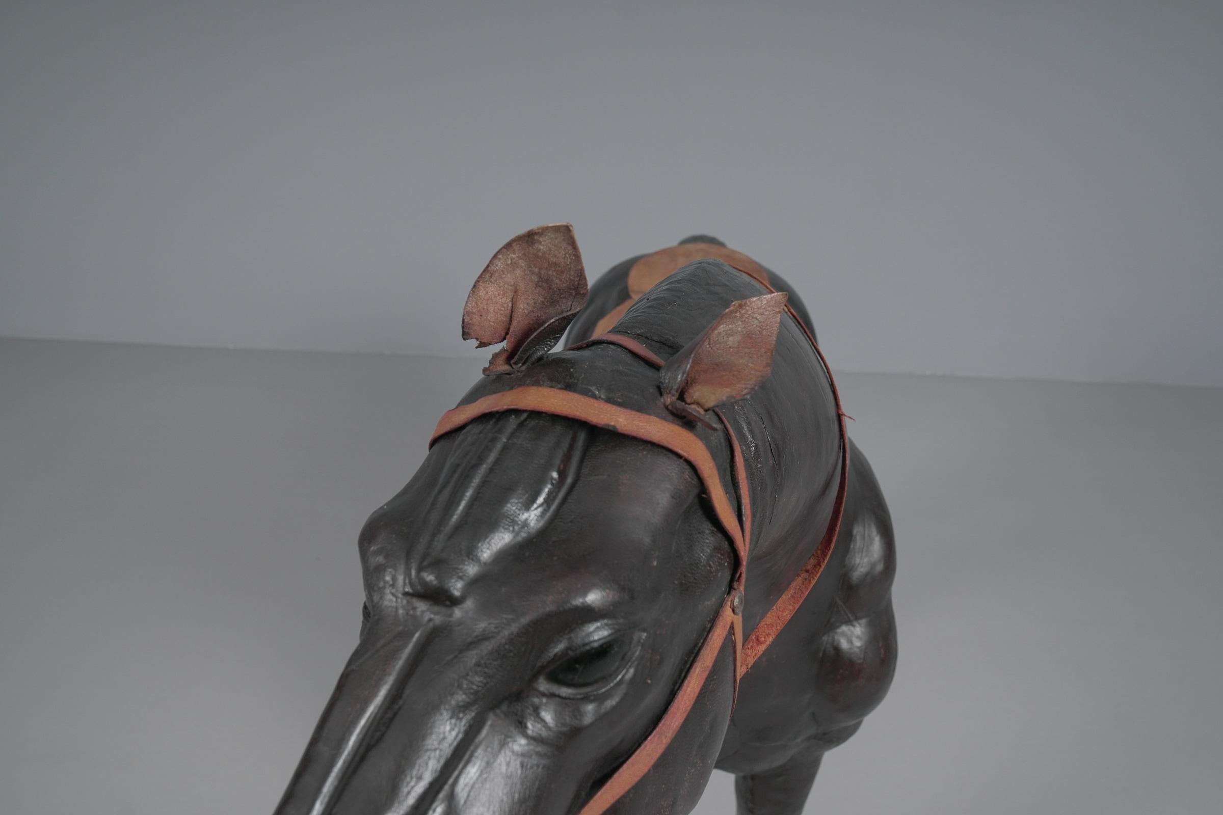 Extrêmement rare, cheval ressemblant à un grand cheval, en cuir, années 1960 en vente 4