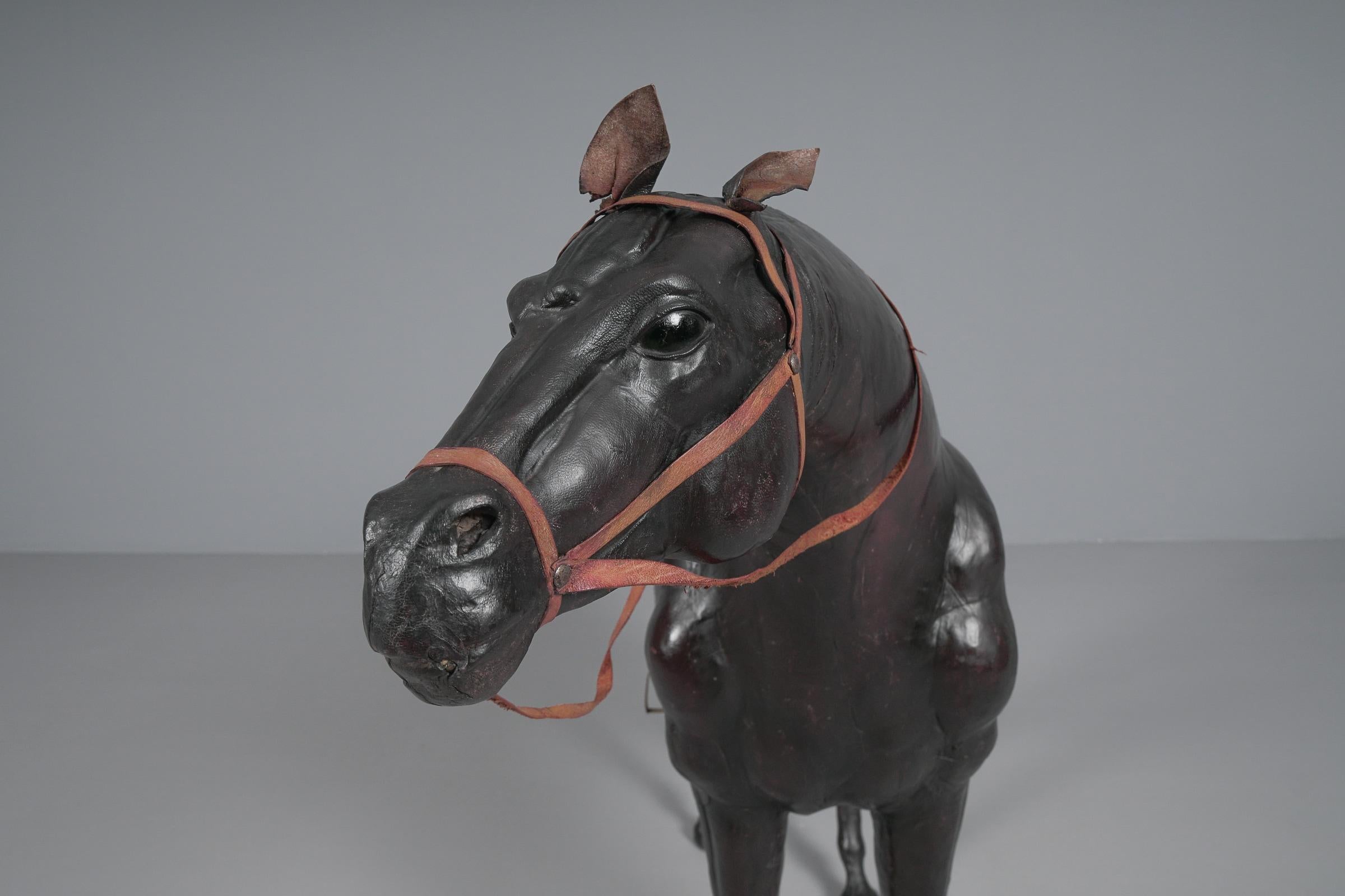 Mid-Century Modern Extrêmement rare, cheval ressemblant à un grand cheval, en cuir, années 1960 en vente