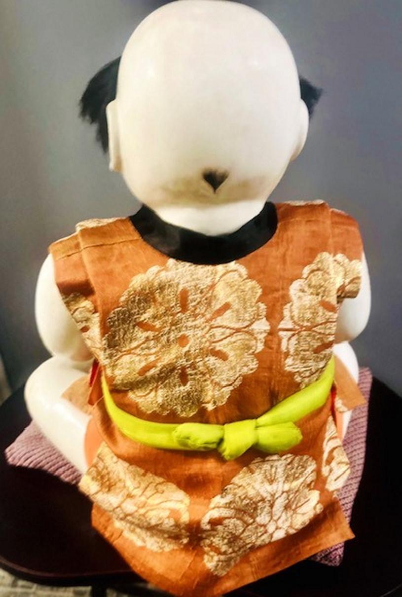 Sculpté à la main Extrêmement rare Ningyo japonais Karakuri tenant un masque de renard, Période Edo, Ca. 1840 en vente