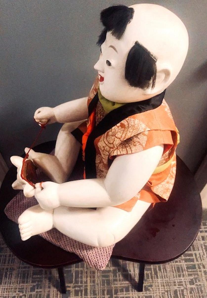 Milieu du XIXe siècle Extrêmement rare Ningyo japonais Karakuri tenant un masque de renard, Période Edo, Ca. 1840 en vente