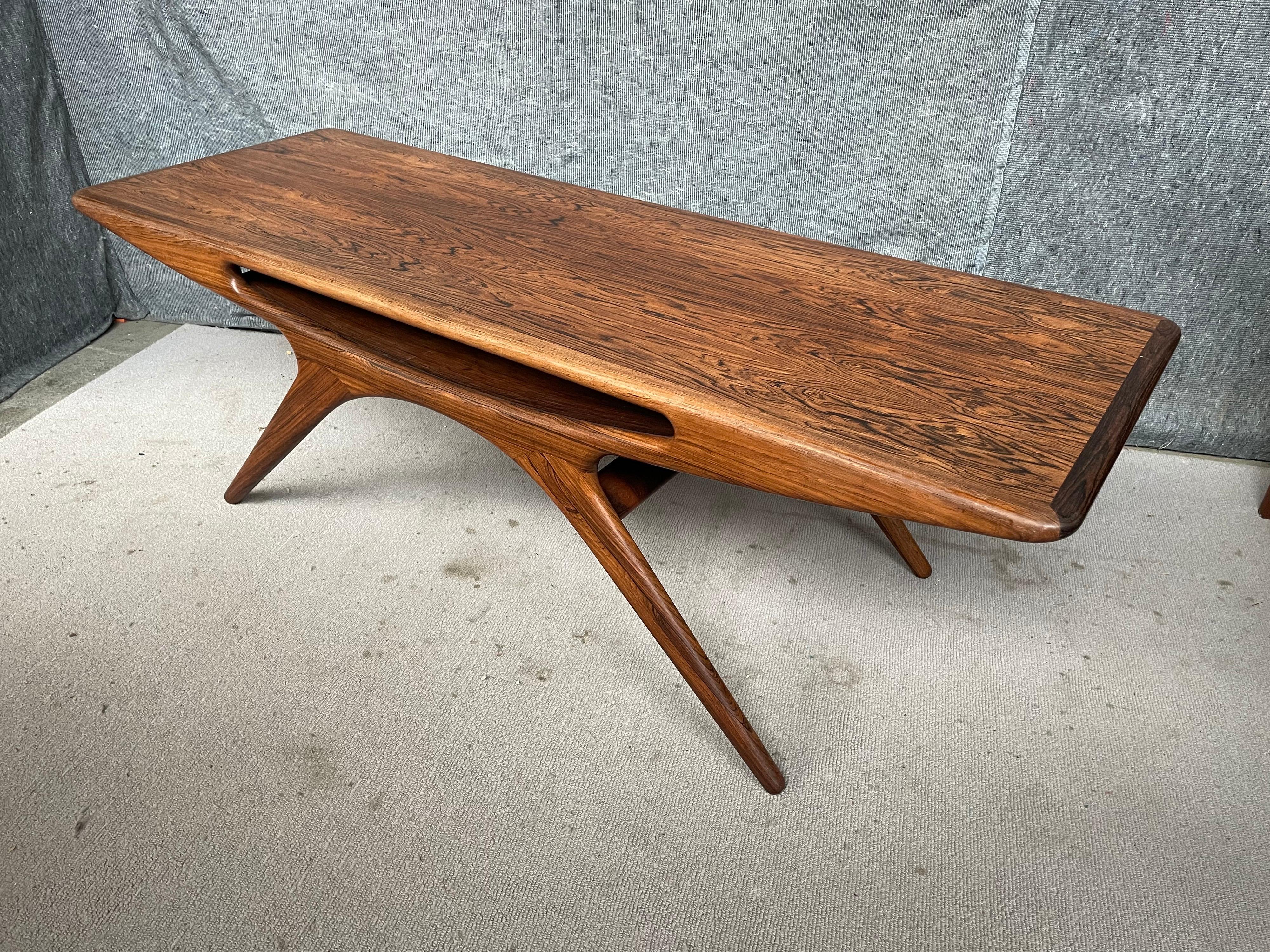 Extremely Rare Johannes Andersen `the Smile` Coffee Table in Rosewood In Good Condition For Sale In Copenhagen, DK