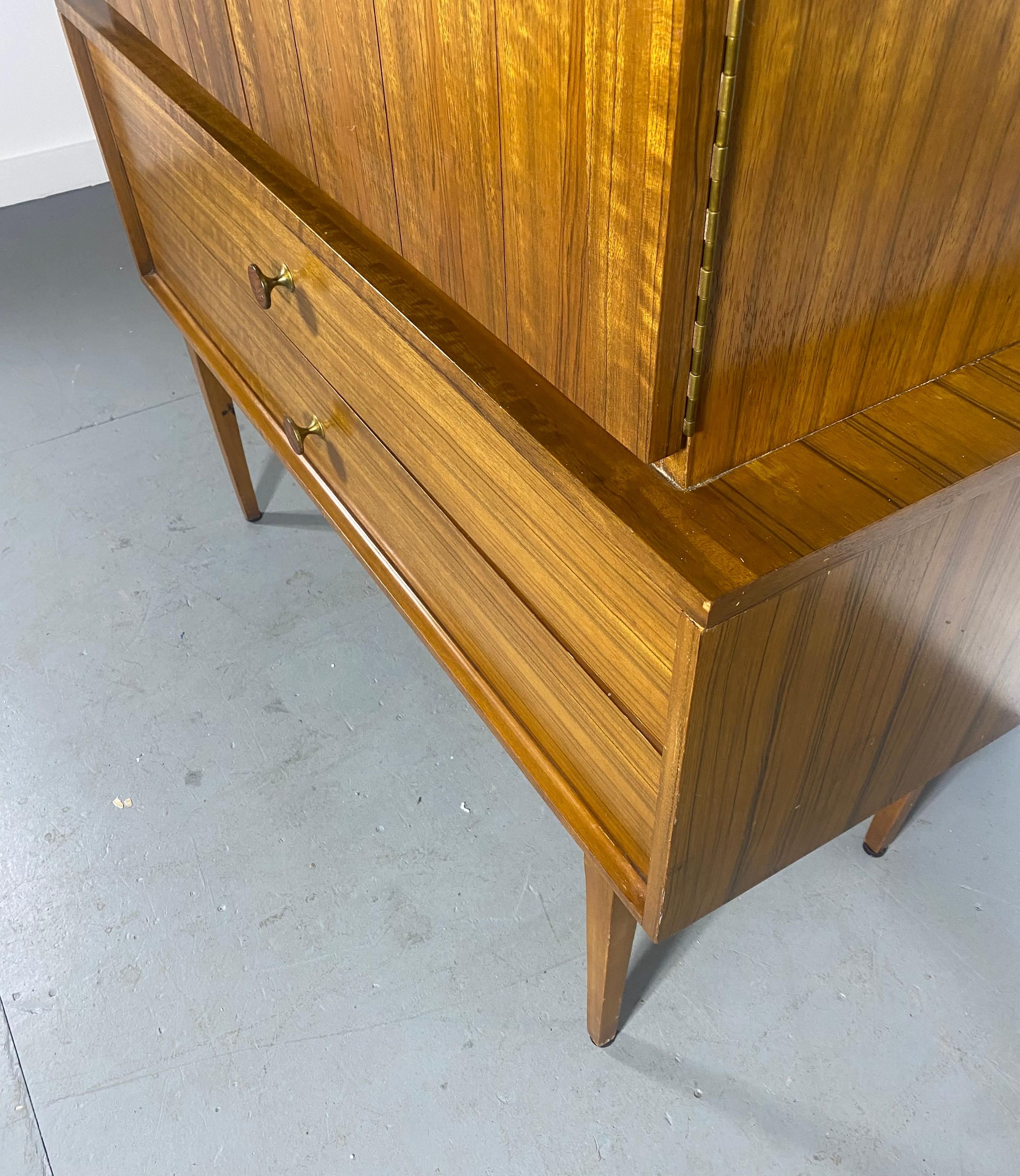 Mid-20th Century Extremely Rare Lane Altavista Gentleman's Chest / Armoire, Mahogany & Rosewood For Sale