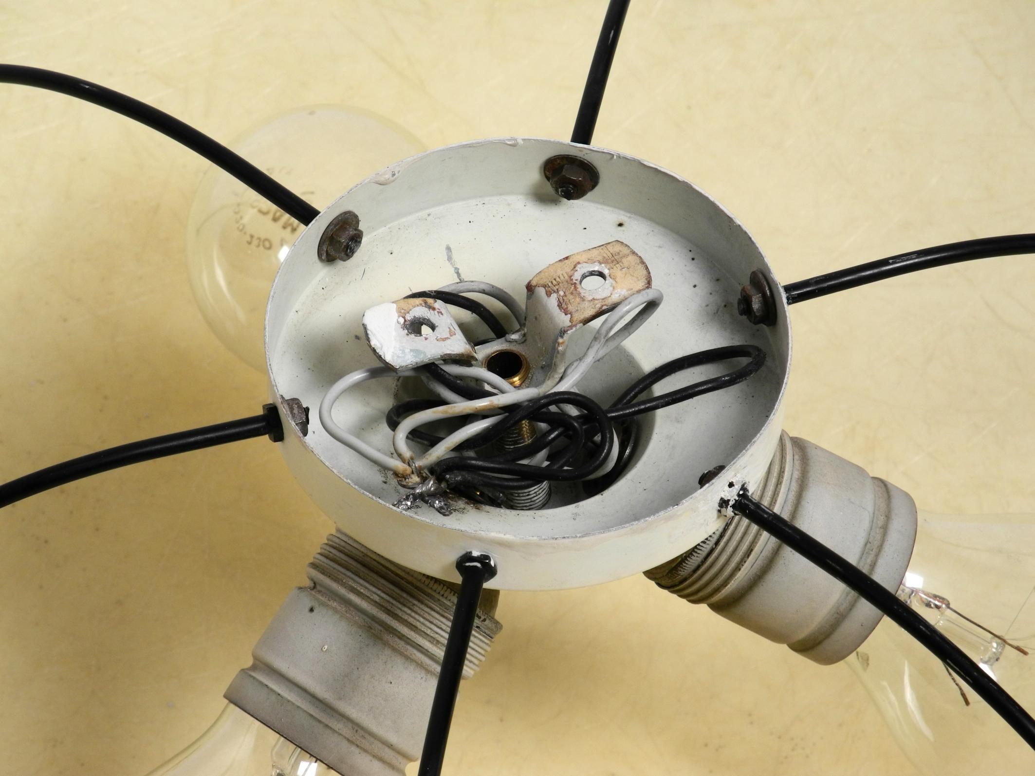Rarissima grande lampada da soffitto rotonda in fibra di vetro del Mid Century Modern in vendita 3