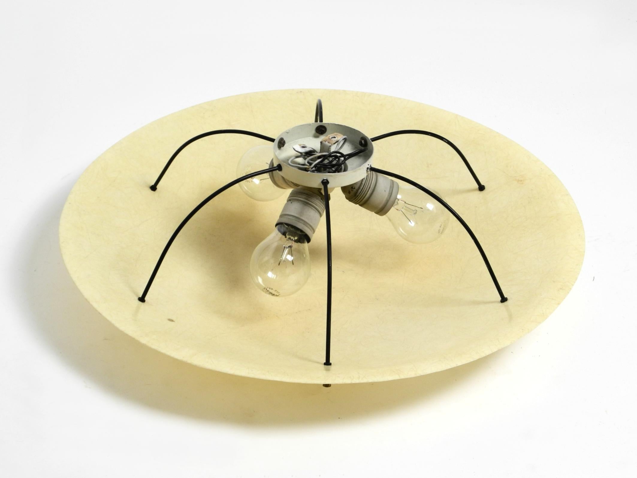 Rarissima grande lampada da soffitto rotonda in fibra di vetro del Mid Century Modern in vendita 5