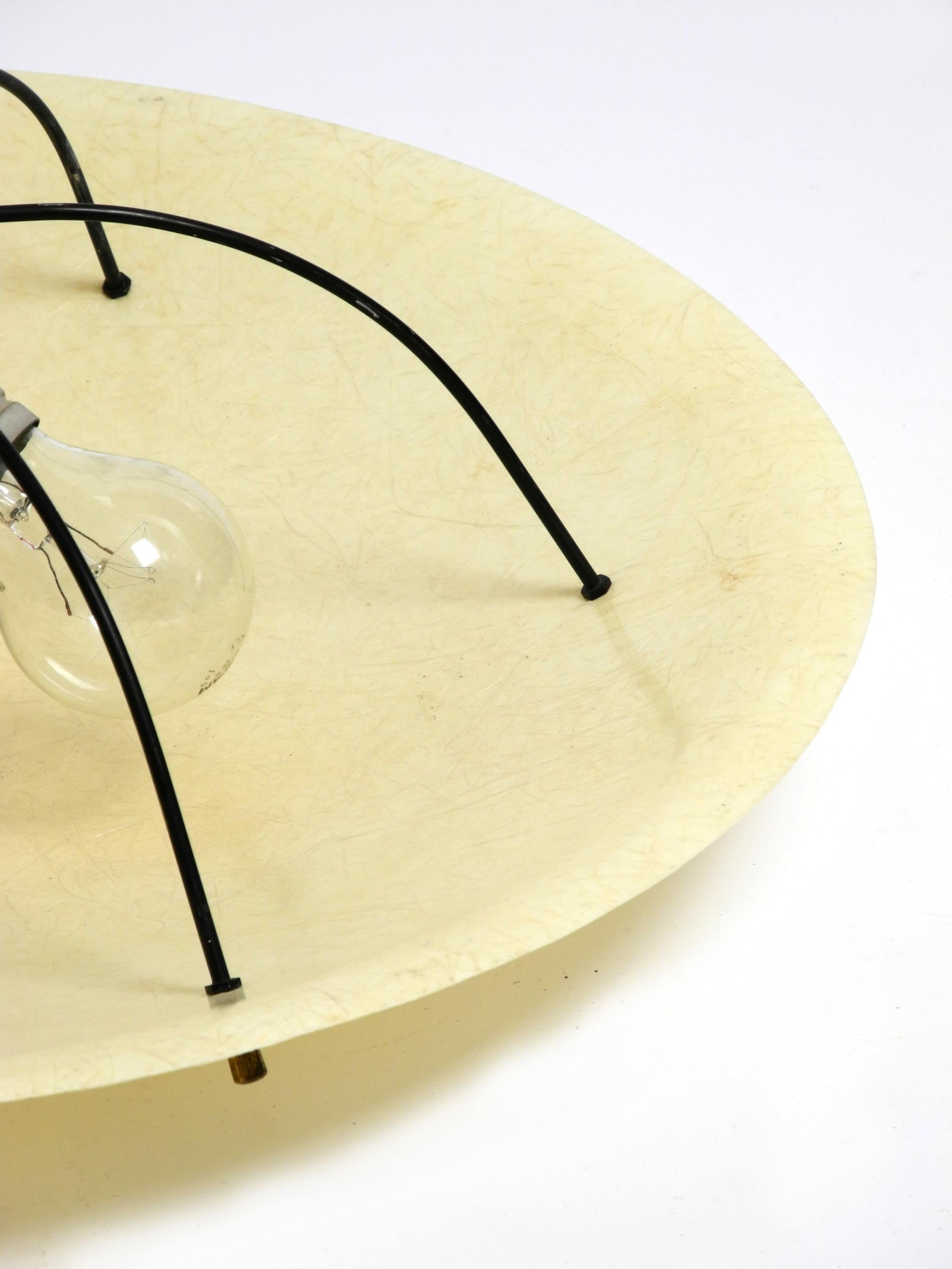 Rarissima grande lampada da soffitto rotonda in fibra di vetro del Mid Century Modern in vendita 6