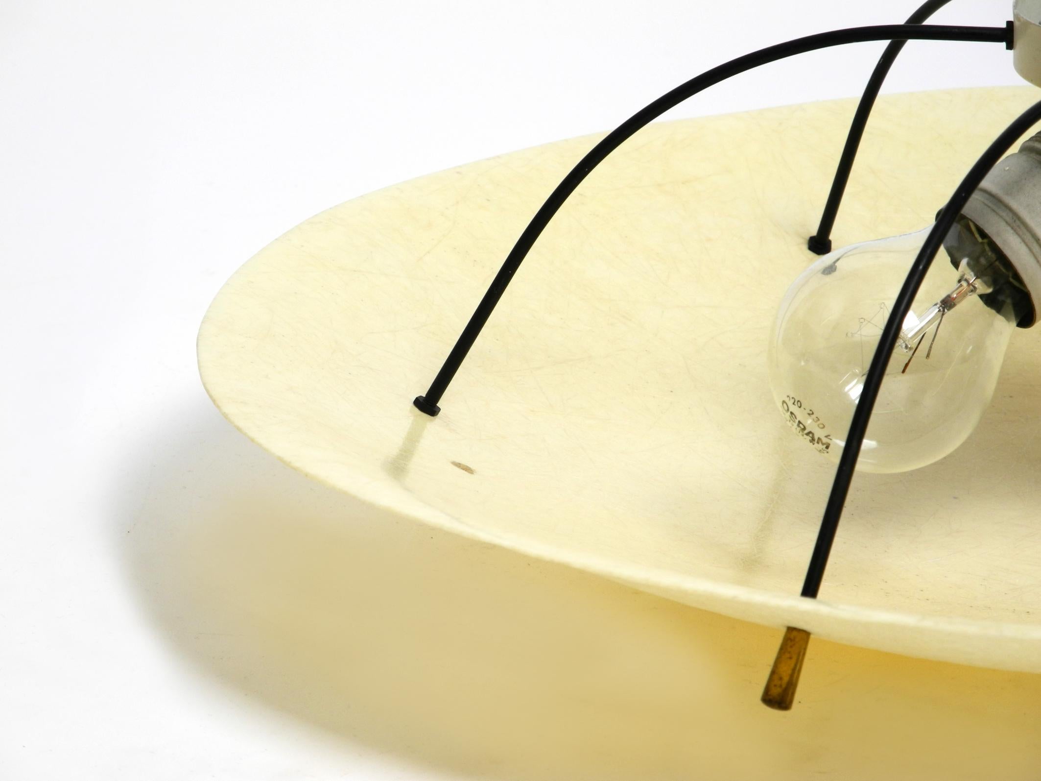 Rarissima grande lampada da soffitto rotonda in fibra di vetro del Mid Century Modern in vendita 7