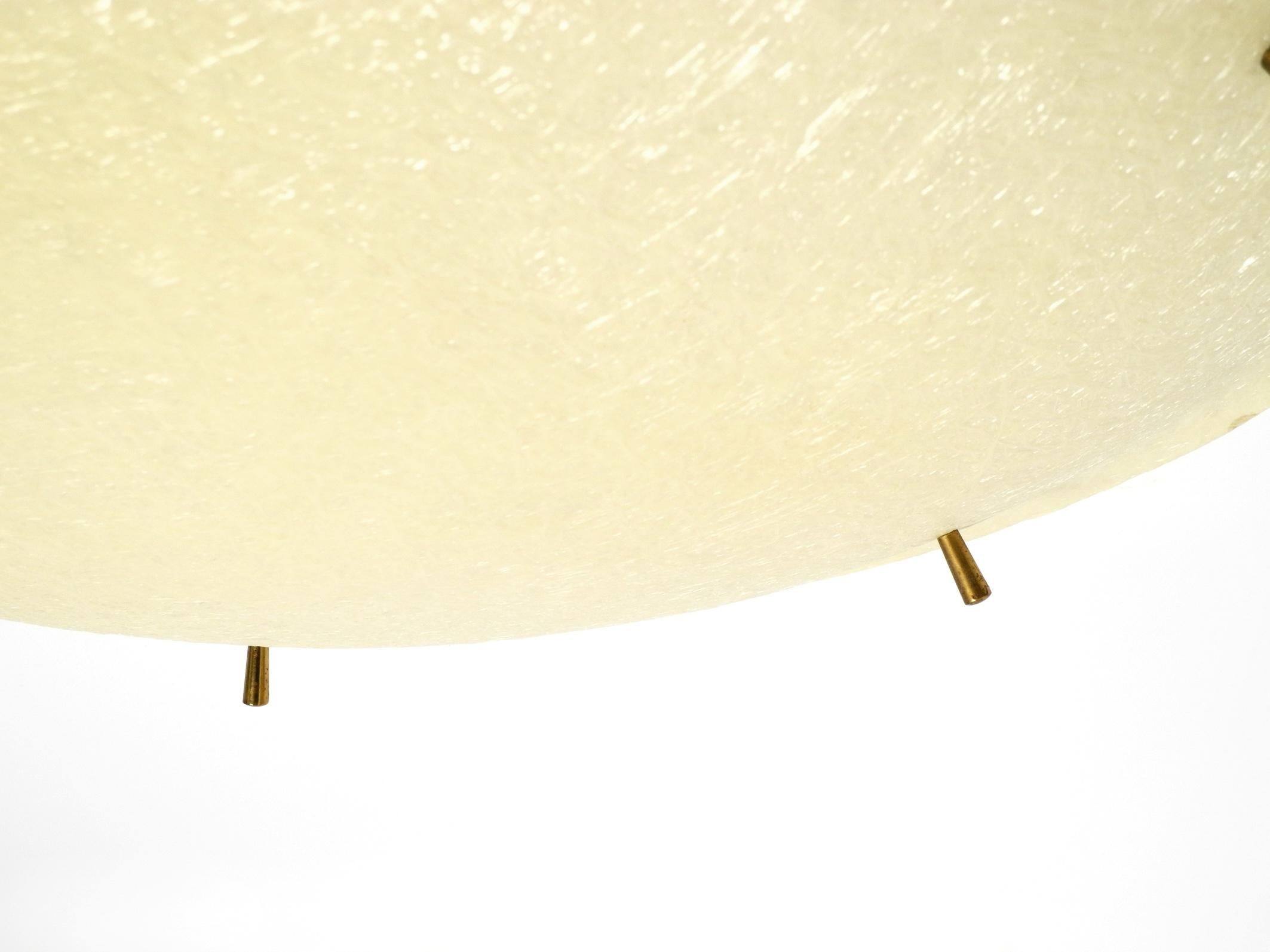 Rarissima grande lampada da soffitto rotonda in fibra di vetro del Mid Century Modern in vendita 9