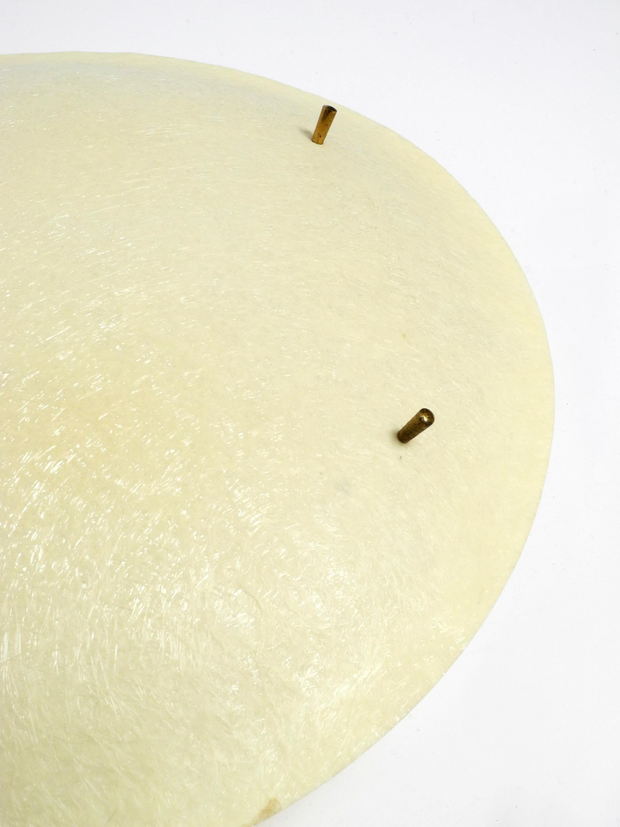 Rarissima grande lampada da soffitto rotonda in fibra di vetro del Mid Century Modern in vendita 10