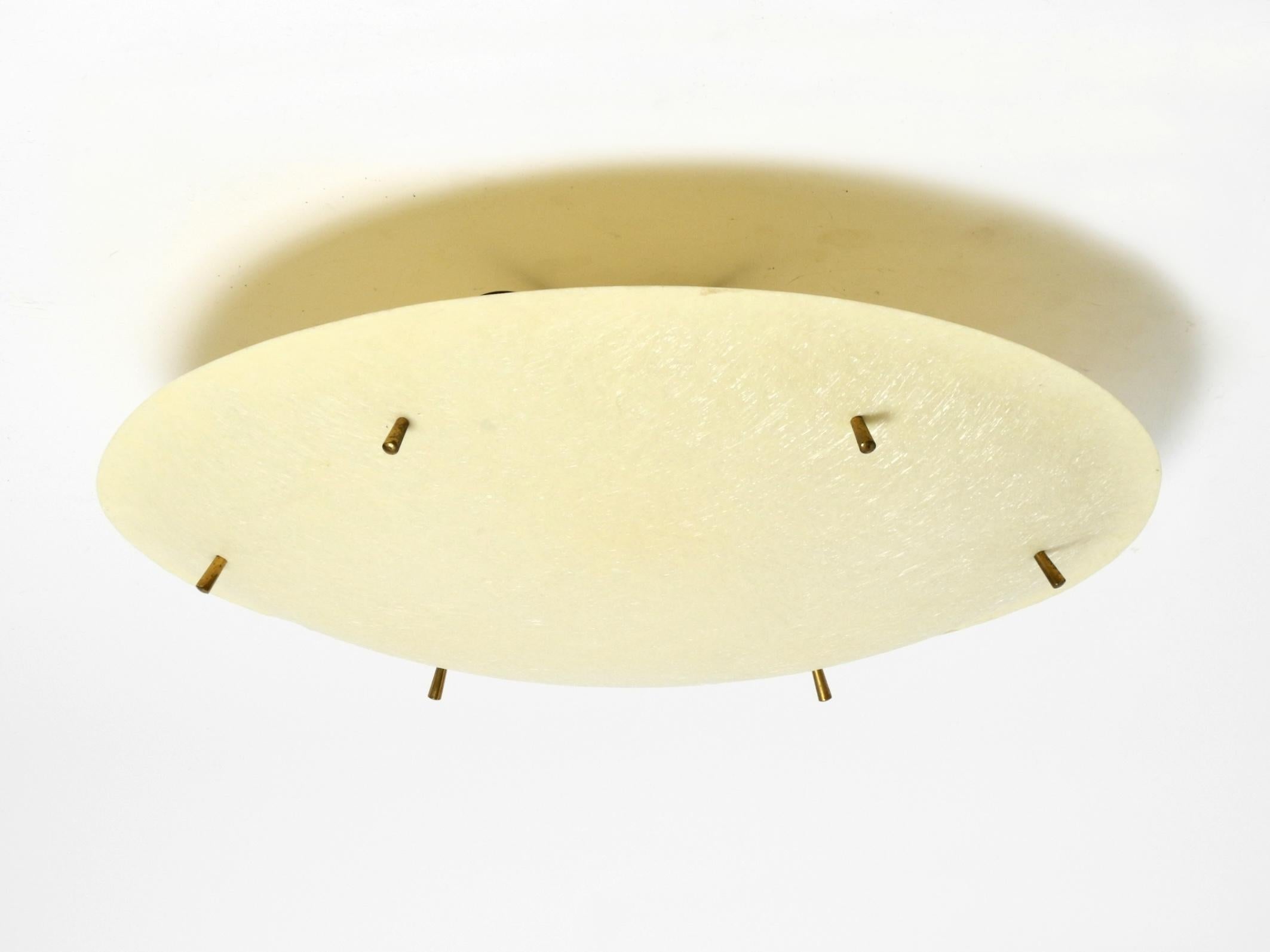 Mid-Century moderno Rarissima grande lampada da soffitto rotonda in fibra di vetro del Mid Century Modern in vendita
