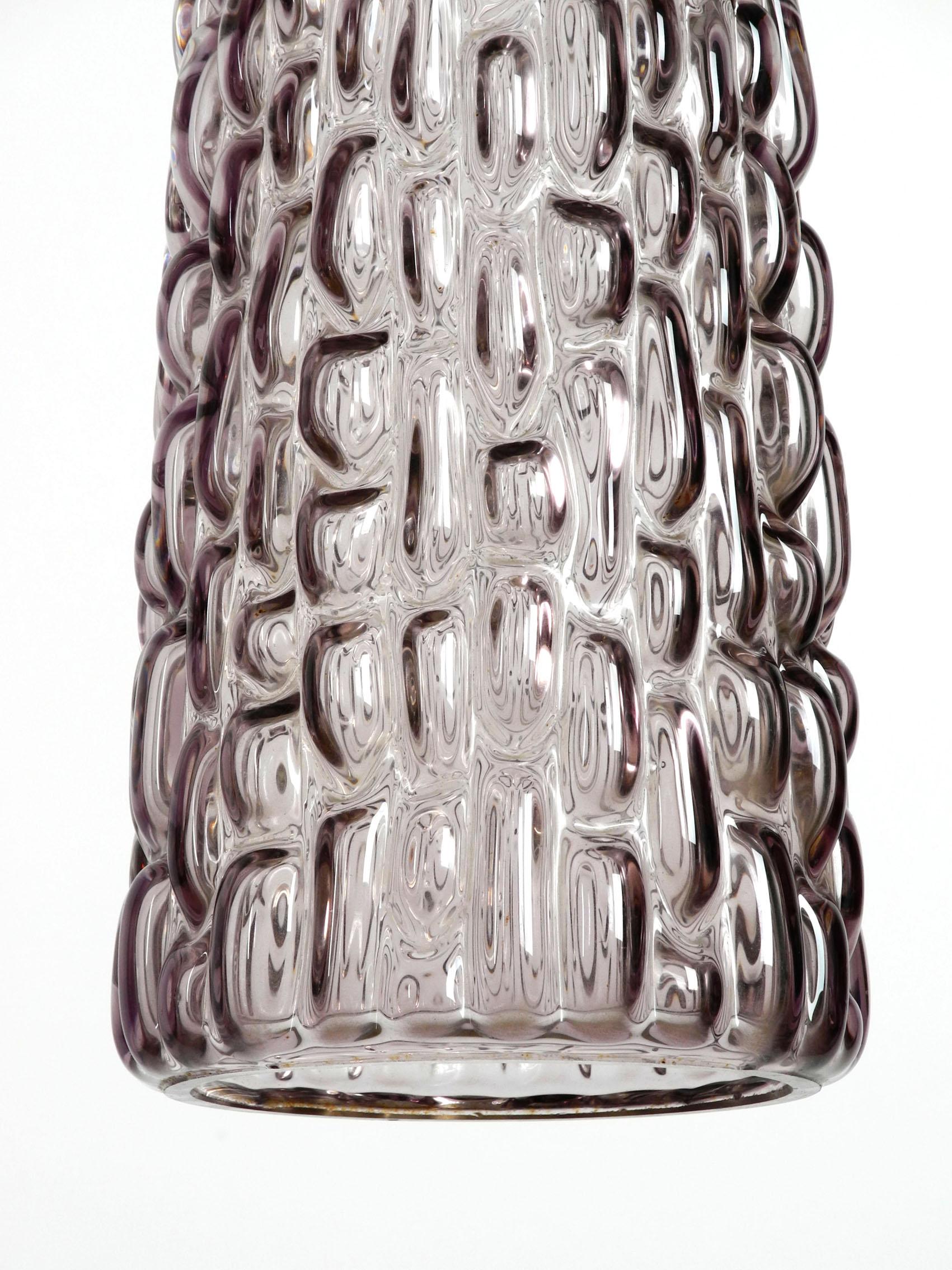 Äußerst seltene lange lila-Glas-Pendelleuchte von Rupert Nikoll Wien aus der Mitte des Jahrhunderts (Mitte des 20. Jahrhunderts) im Angebot