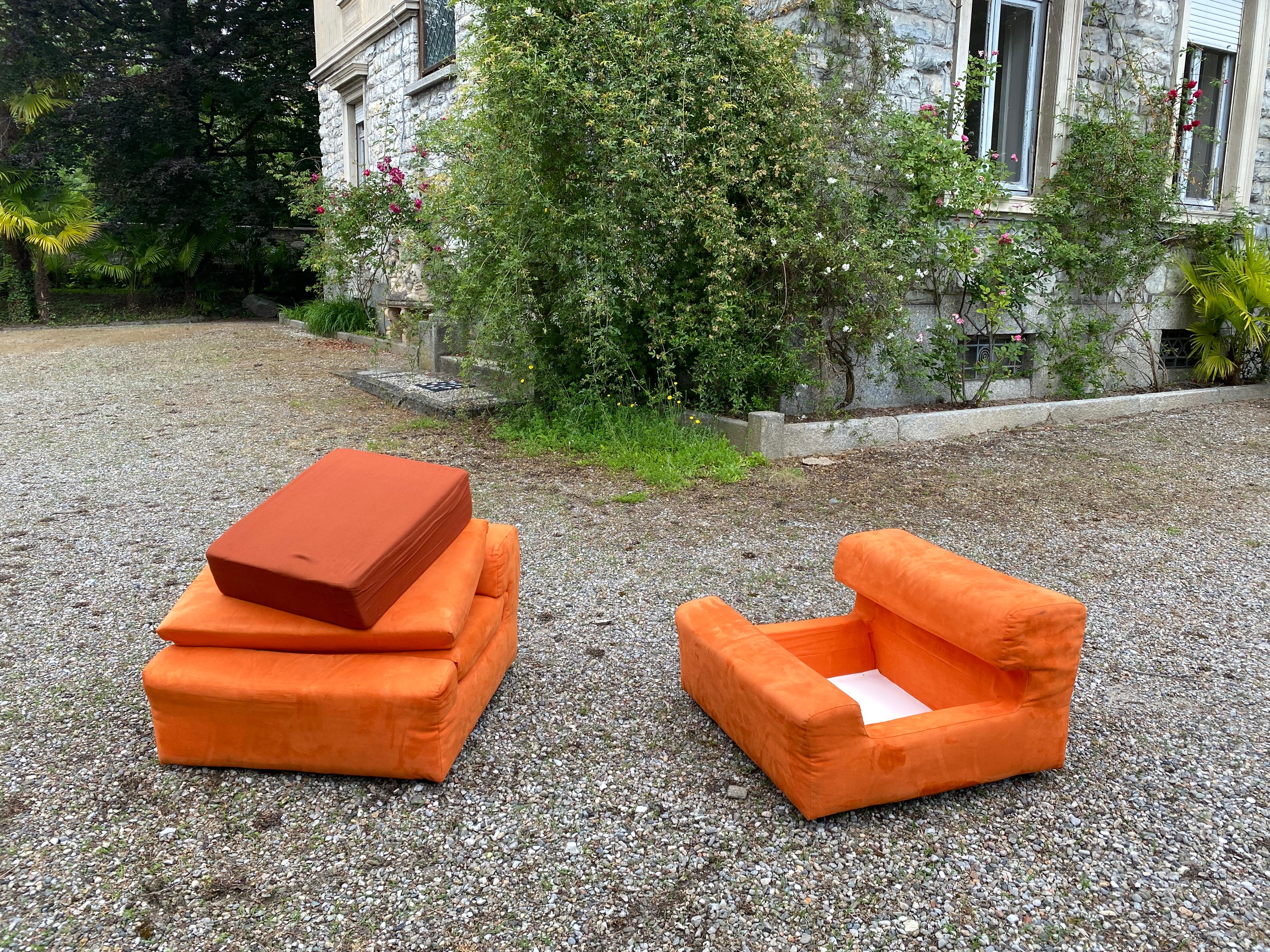 Extremely Rare Lounge Chairs Designed by Mangiarotti for the 'Casa Vitale' 1969  For Sale 7