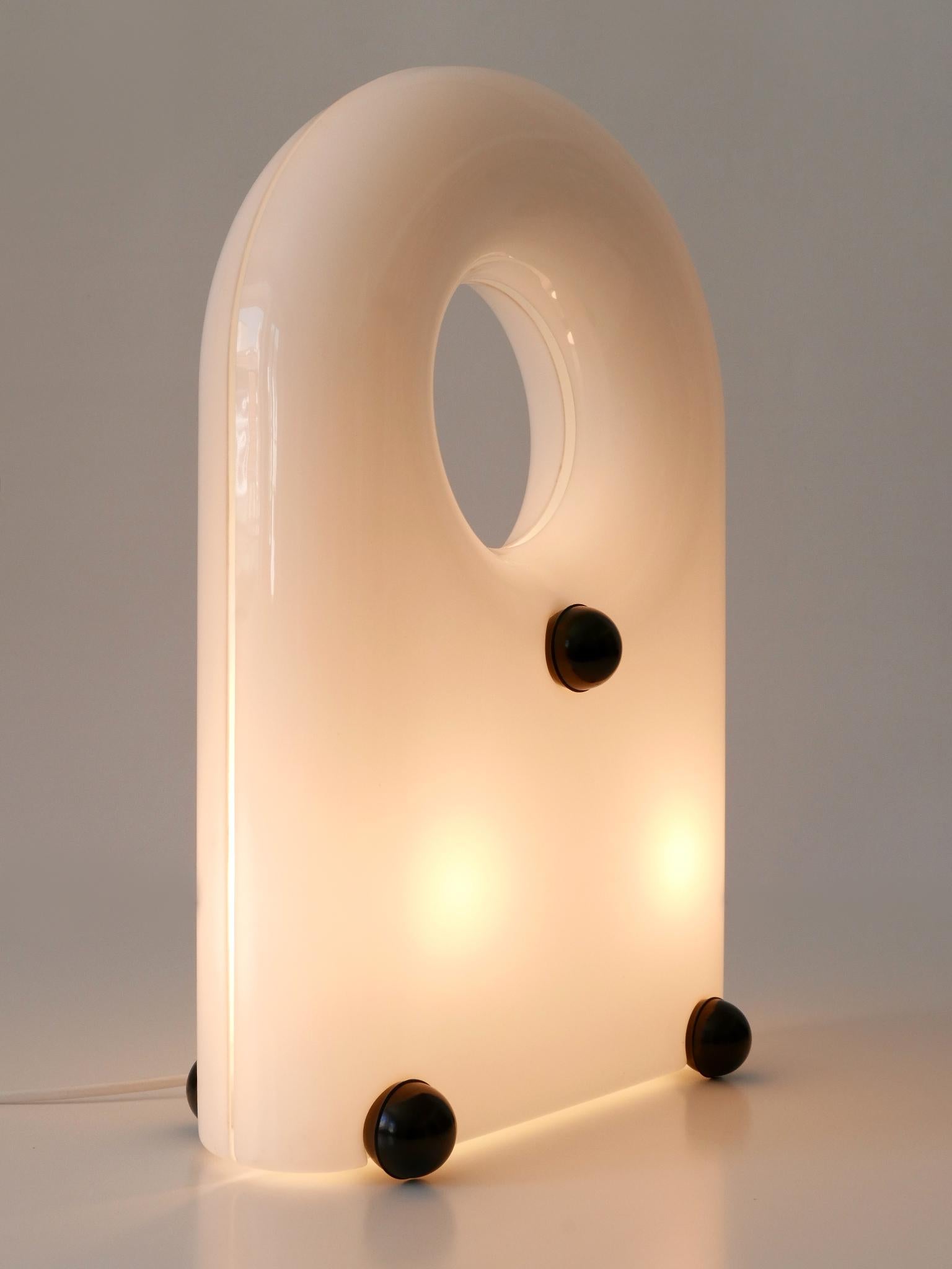 Extremely rare and elegant Mid-Century Modern table lamp or floor light. 
Designed by Elio Martinelli, 1969 for Martinelli Luce, Italy.

Executed in white lucite and black plastic, the lamp is executed with 2 x E14 / E12 Edison screw fit bulb