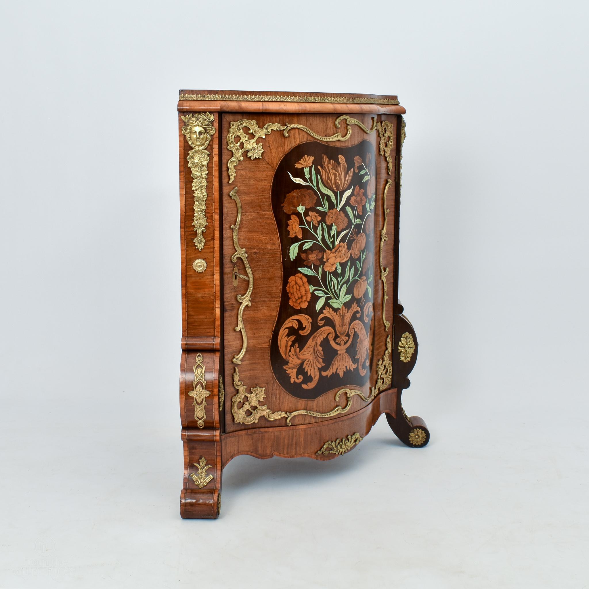 Extremely Rare Marquetry Corner Cabinets, Ormalu Mount, circa 1880 In Good Condition For Sale In Lincoln, GB