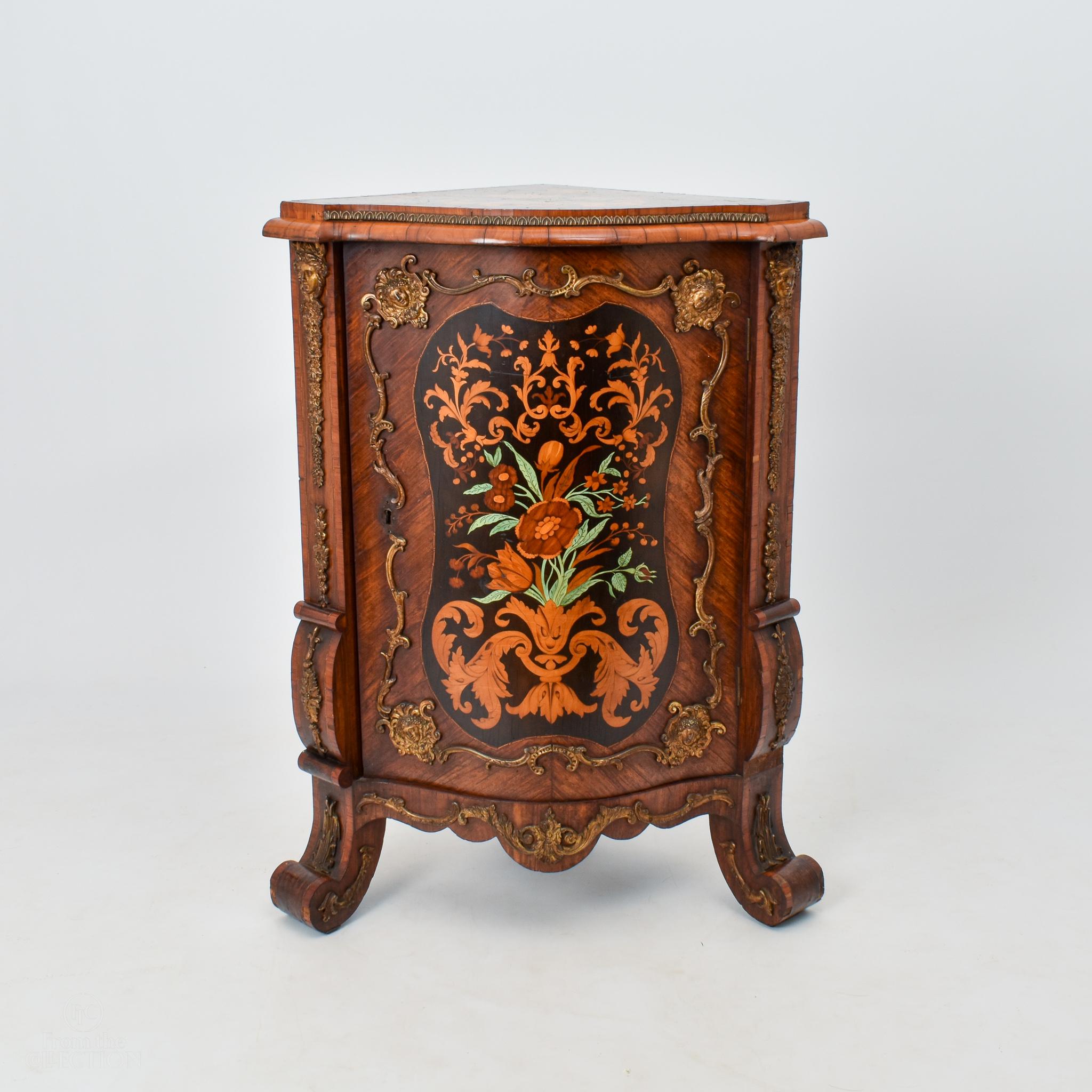  Extremely Rare Marquetry Corner Cabinets, Ormalu Mount, circa 1880 In Good Condition For Sale In Lincoln, GB