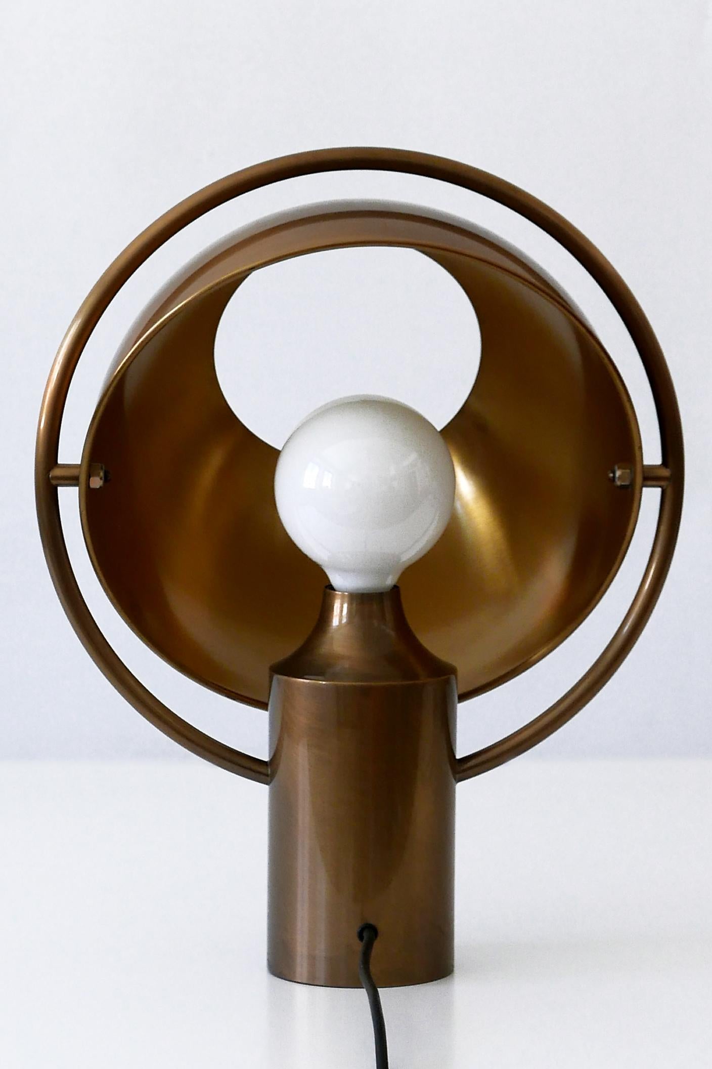 lamp with rotating shade