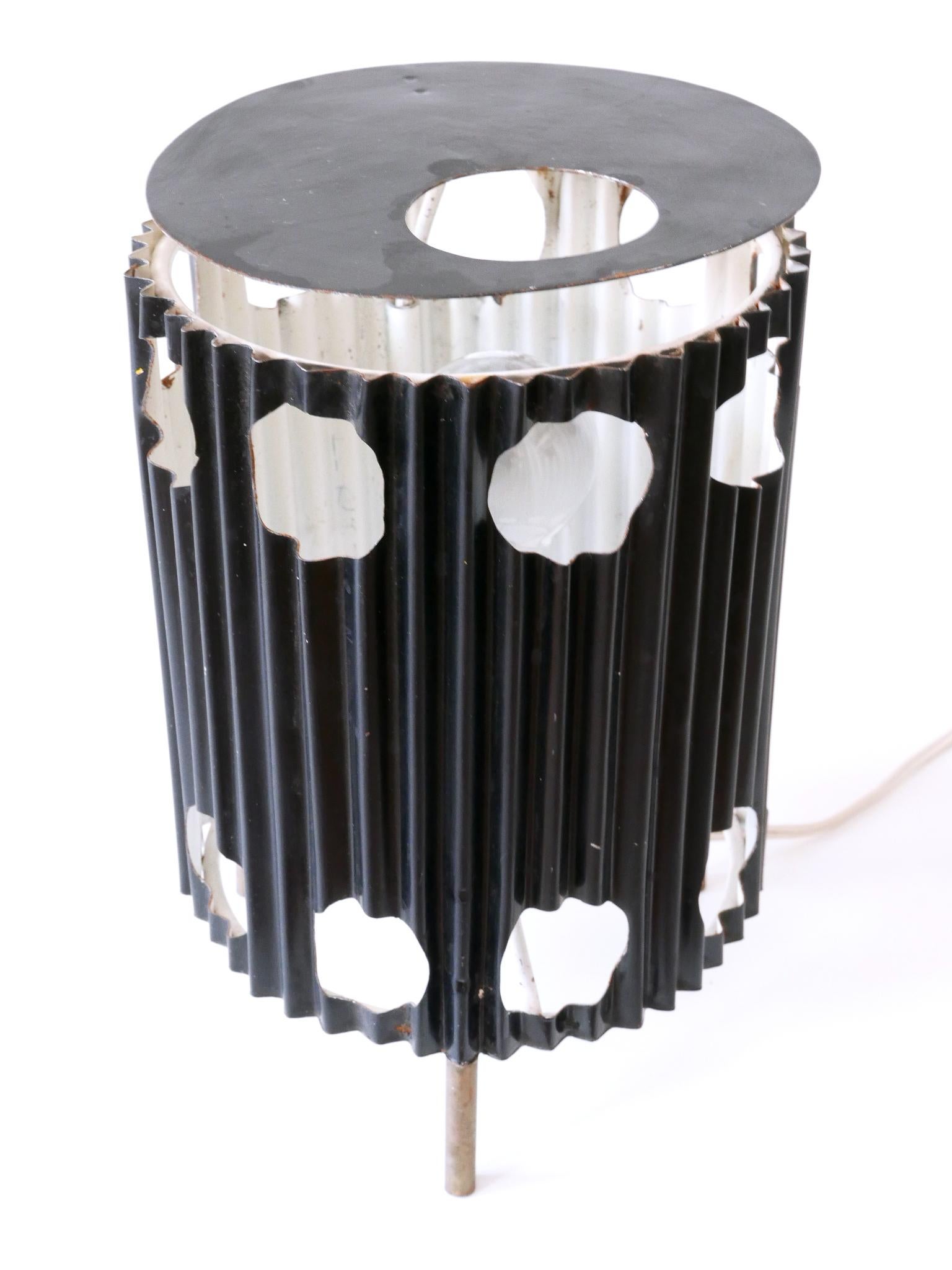 Lampada da tavolo 'Java' di Mathieu Matégot degli anni '50, estremamente rara e di metà secolo. In condizioni buone in vendita a Munich, DE