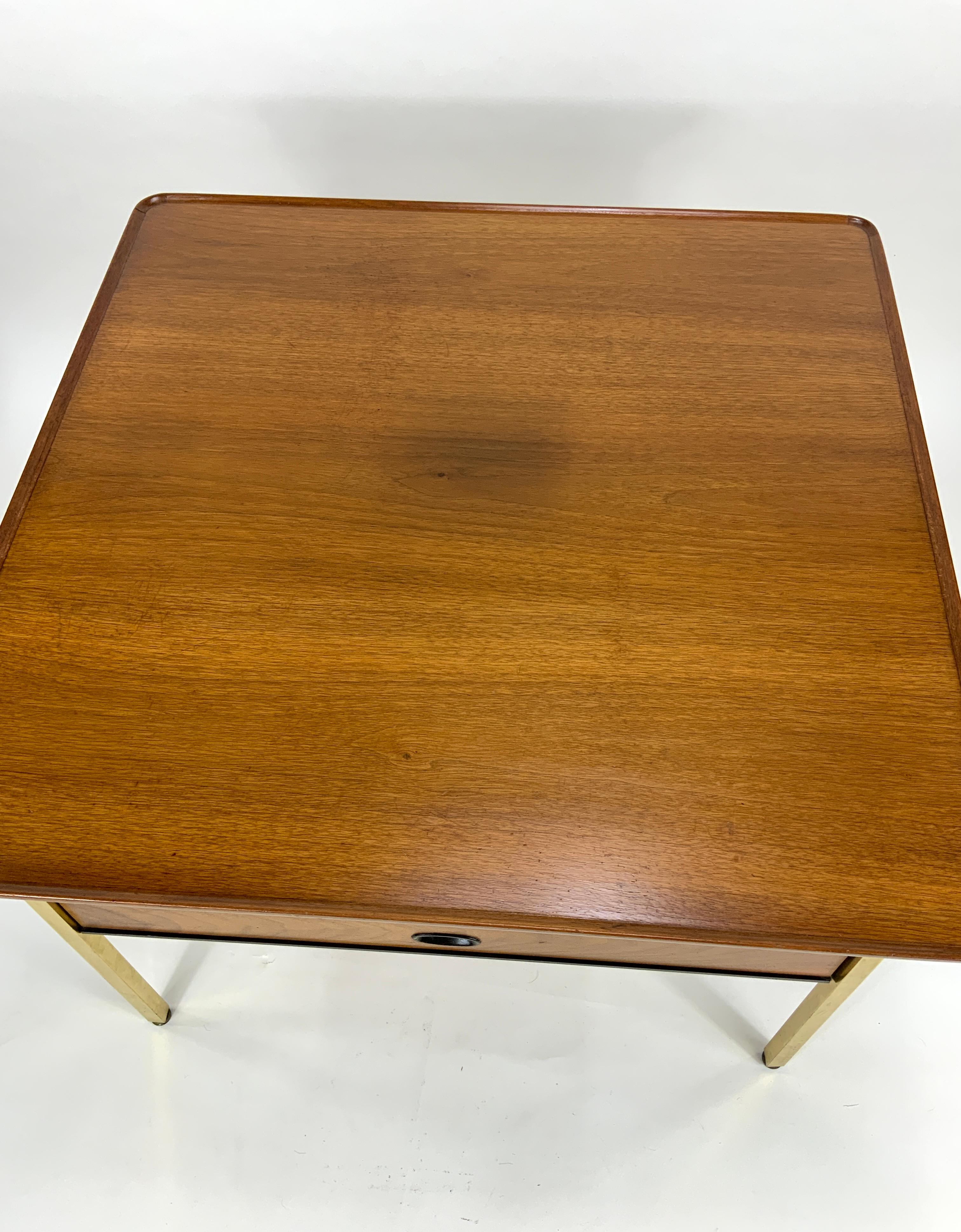 Extremely Rare Milo Baughman End Table for Arch Gordon, 1950’s In Good Condition For Sale In Hampstead, QC