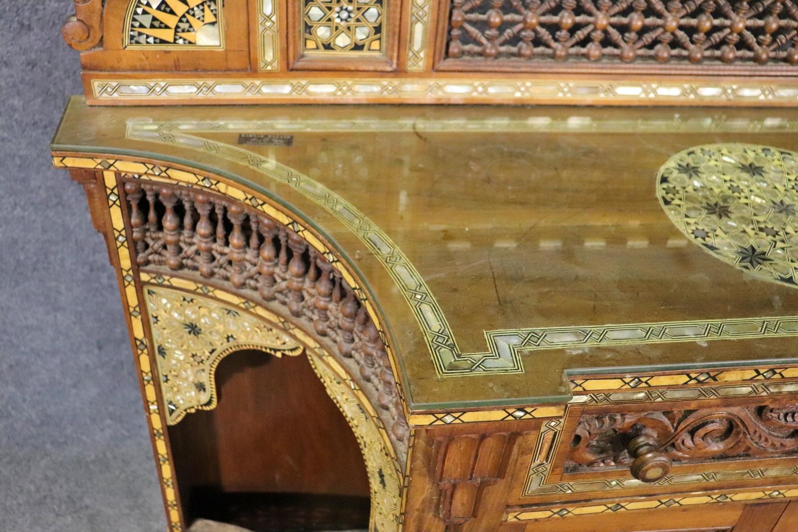 Rarísima Vitrina librería marroquí con incrustaciones de espejo Circa 1890 en venta 6