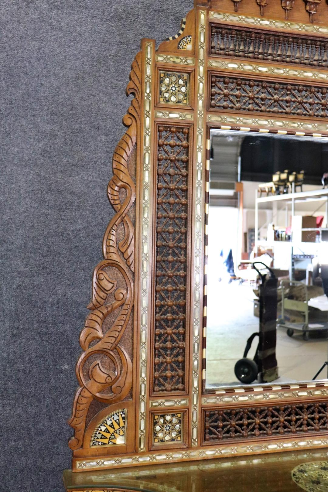 Rarísima Vitrina librería marroquí con incrustaciones de espejo Circa 1890 en venta 7